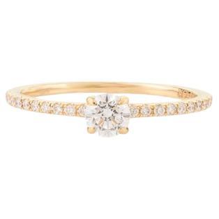 En vente :  Bague de fiançailles pour mère en or jaune massif 14 carats