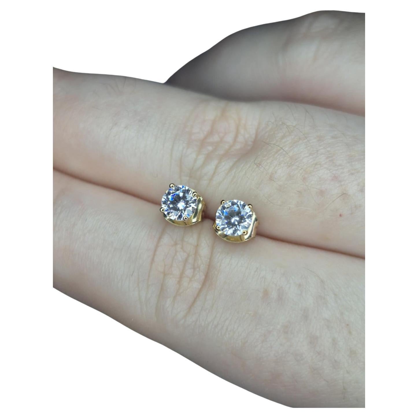 Moissanite Minimalist Stud Earring 925 Sterling Silver Every Day Small Studs. For Sale
