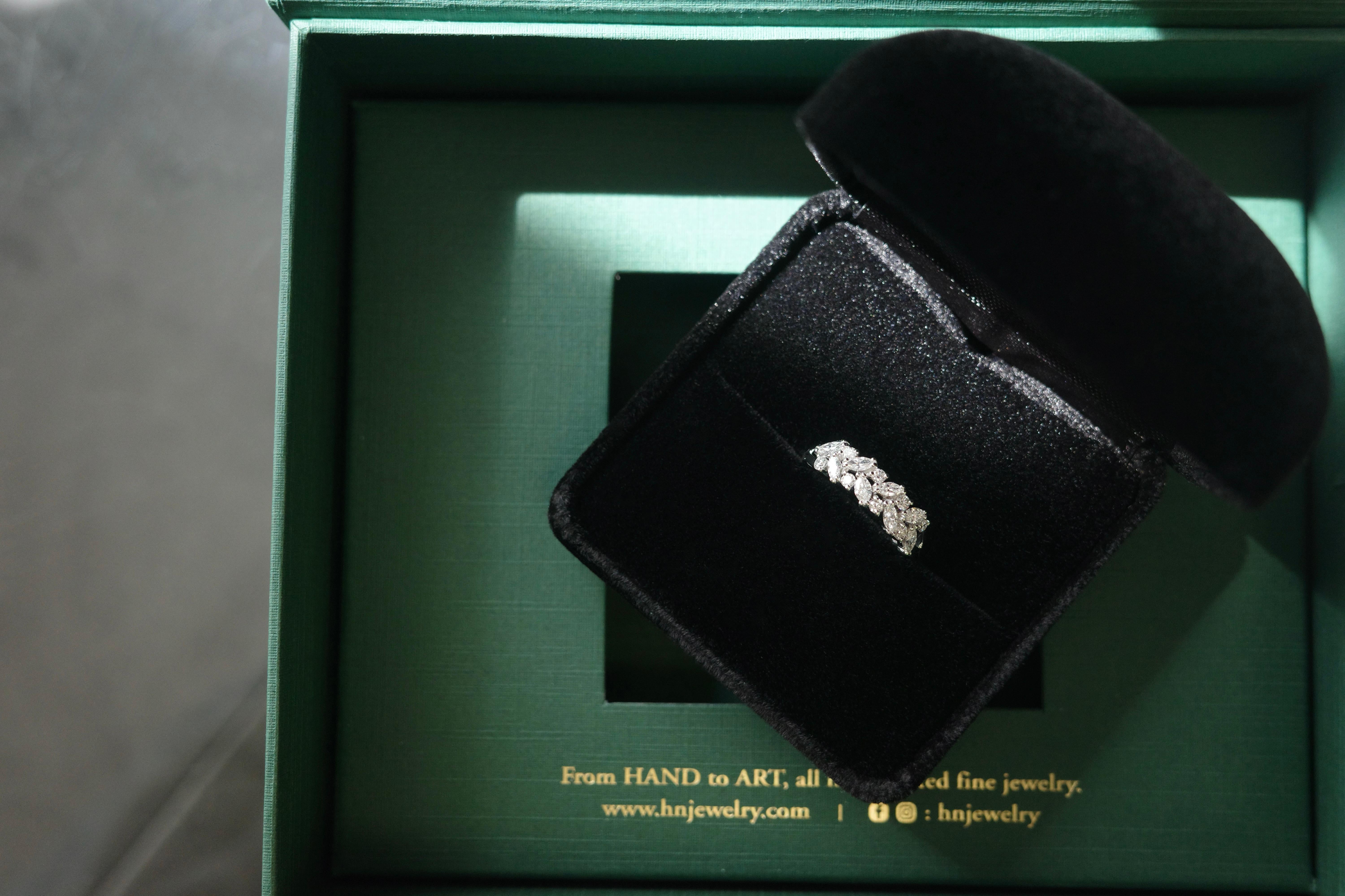 Moissanite Ring in 18K White Gold In New Condition For Sale In Hong Kong, HK