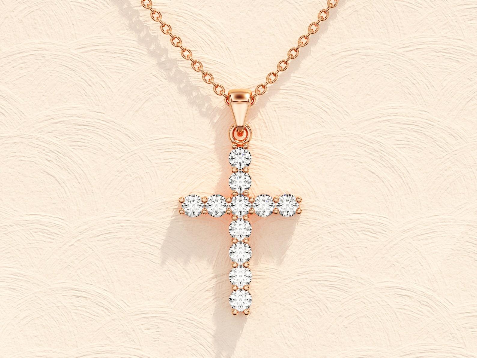 Moissanite Silver Cross Necklace Pendant 925 Sterling Silver Moissanite Necklace In New Condition For Sale In Chicago, IL