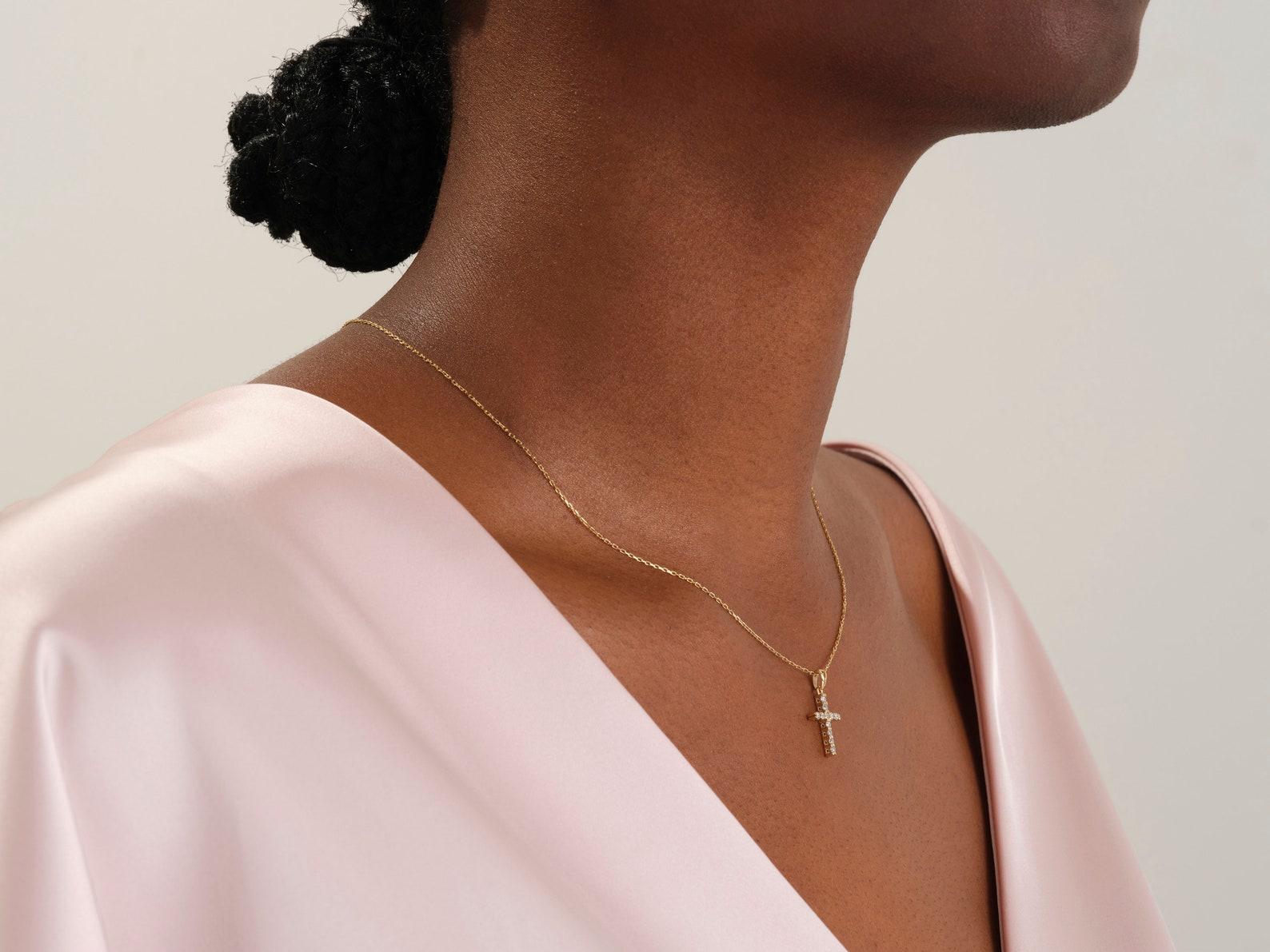 Moissanite Silver Cross Necklace Pendant 925 Sterling Silver Moissanite Necklace For Sale 2