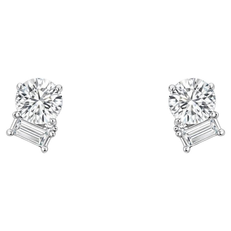 Moissanite toi and moi earrings in 14k gold For Sale