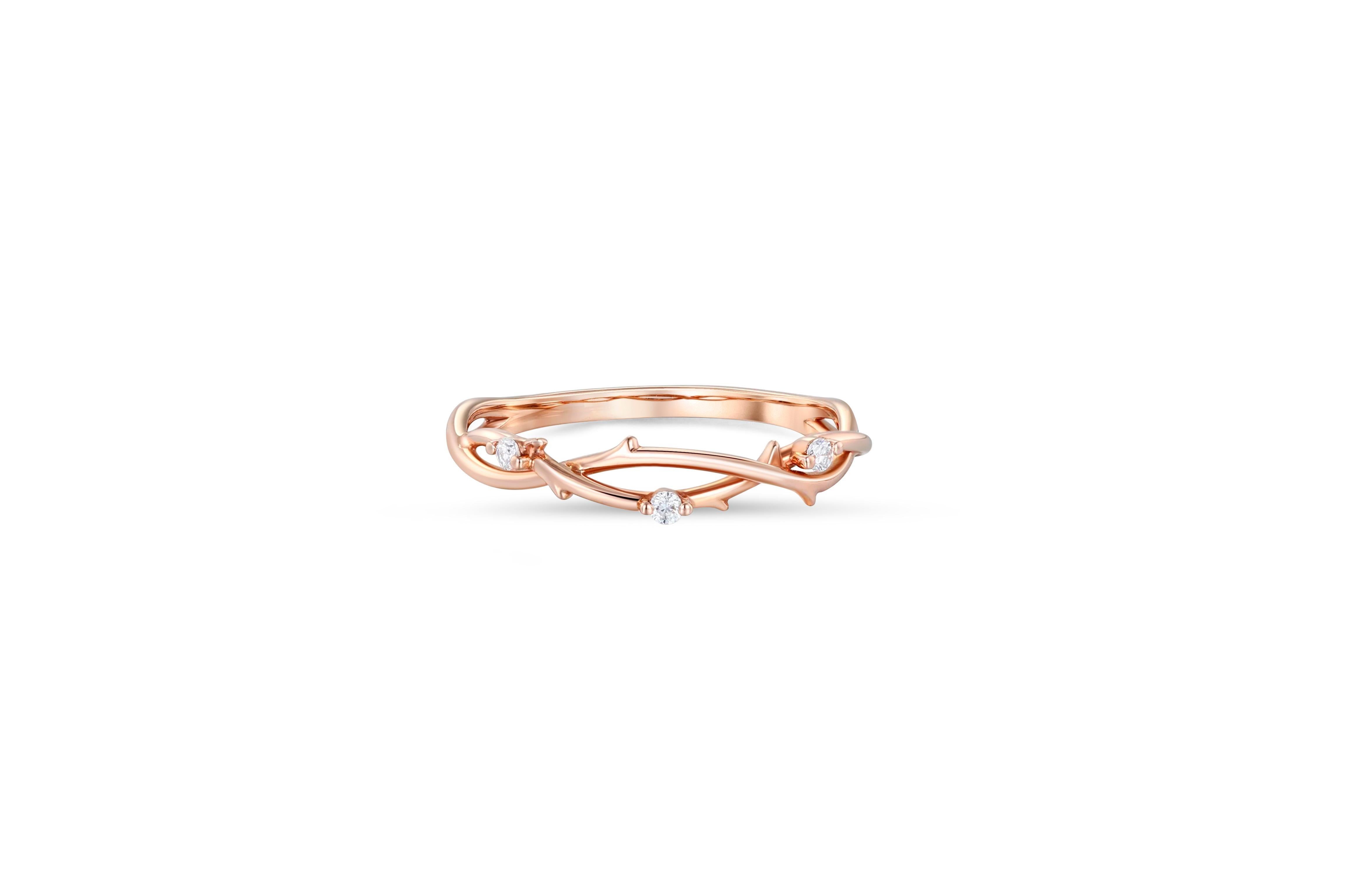 Moissanite twig wedding 14k gold band. Vintage style wedding twiste ring. Moissanite Vine ring. 
Floral wedding band. Unique Promise Branch band Ring.

Metal: 14k gold 
Weight: 1.8 g. Depends from size.

Gemstones:
Moissanites: round diamond cut,