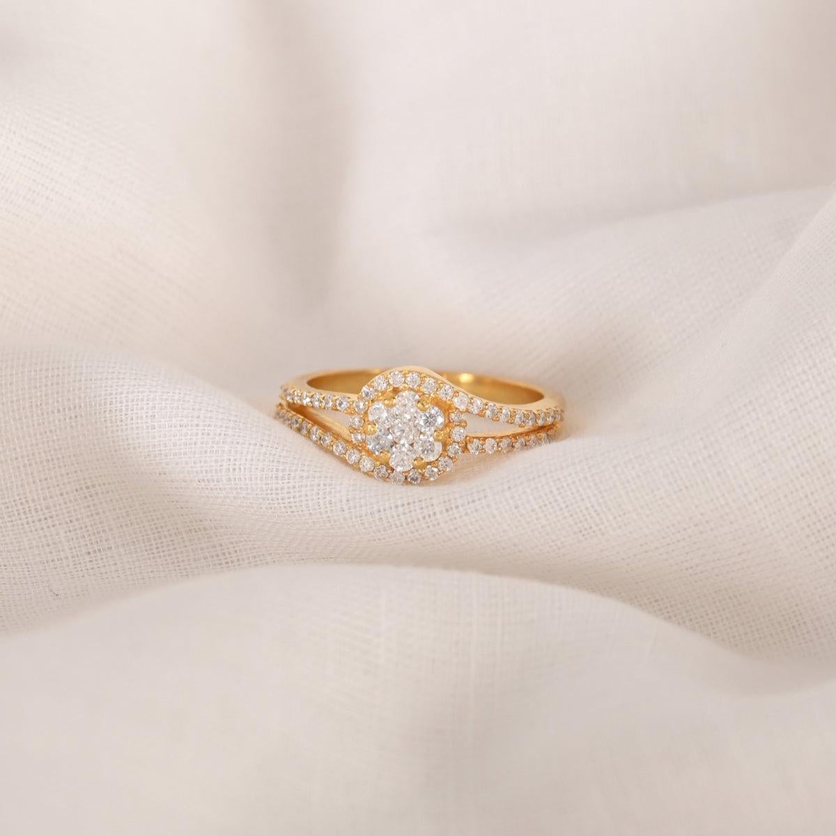 Anello nuziale di moissanite in argento 925 Regalo di anniversario dallo stile unico. 

A.R.P. T.I..

Tutti gli articoli sono personalizzati su ordinazione. Il tempo di attesa è di circa 6-10 giorni lavorativi. La situazione può cambiare durante