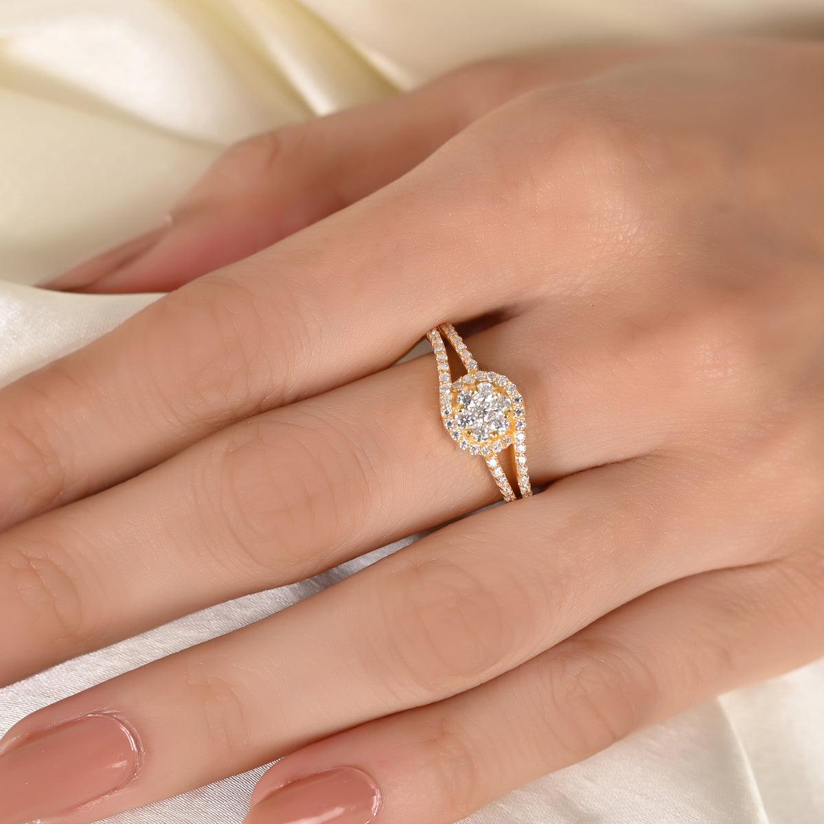 Anello nuziale di moissanite in argento 925 Regalo di anniversario dallo stile unico. In condizioni Nuovo in vendita a Chicago, IL