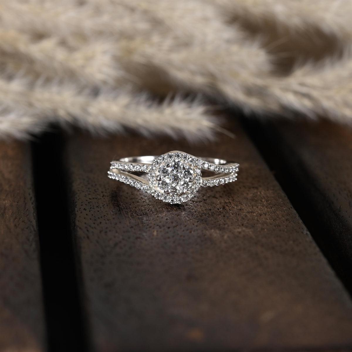 Anello nuziale di moissanite in argento 925 Regalo di anniversario dallo stile unico. in vendita 2