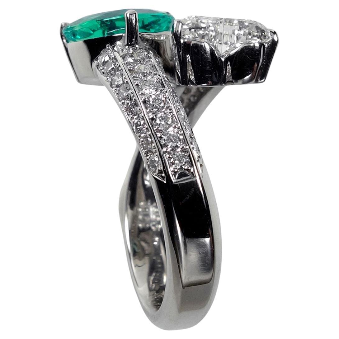 Modern Moi&Toi 2.70 Carat Green Emerald White Diamond Heart Shape Ring For Sale