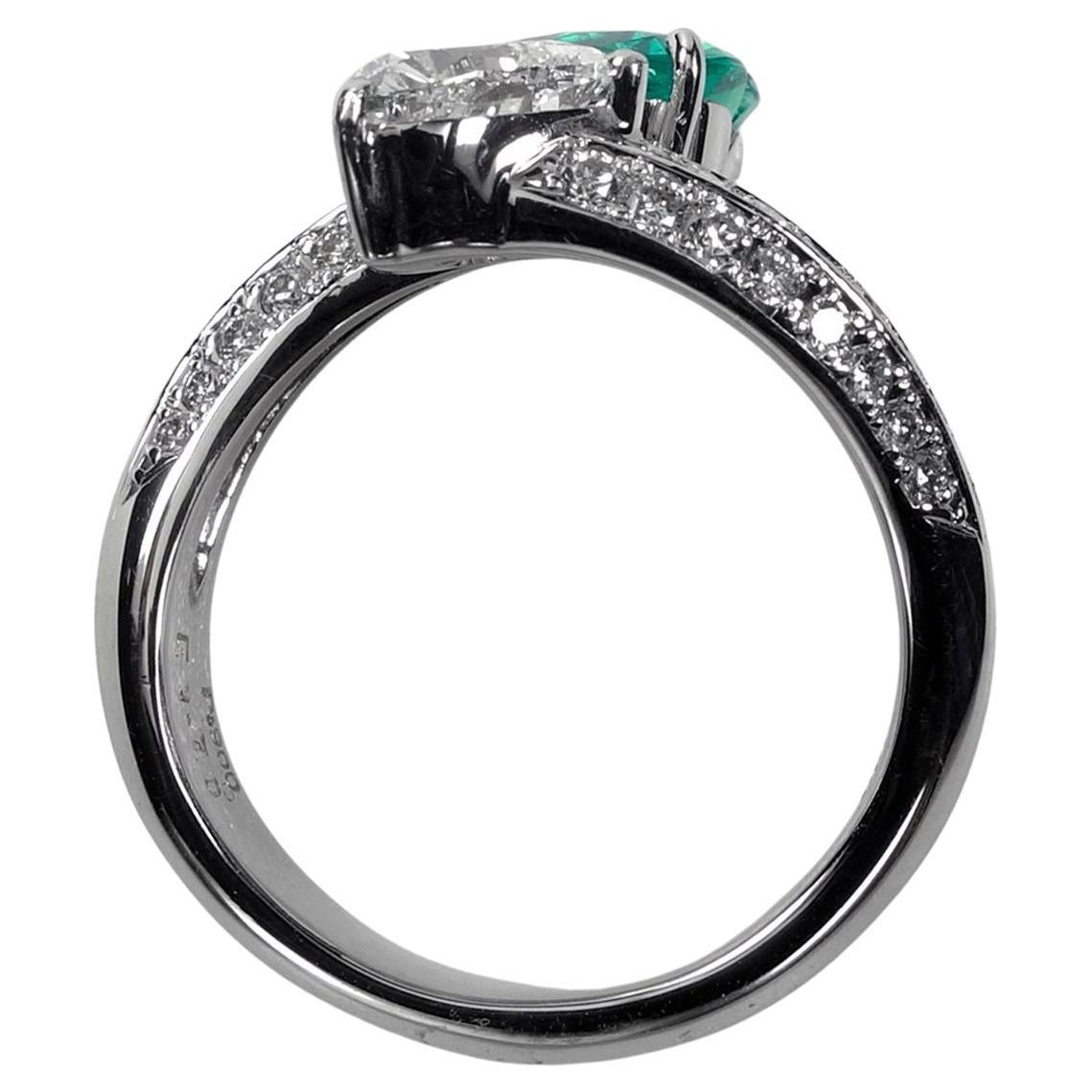 Heart Cut Moi&Toi 2.70 Carat Green Emerald White Diamond Heart Shape Ring For Sale