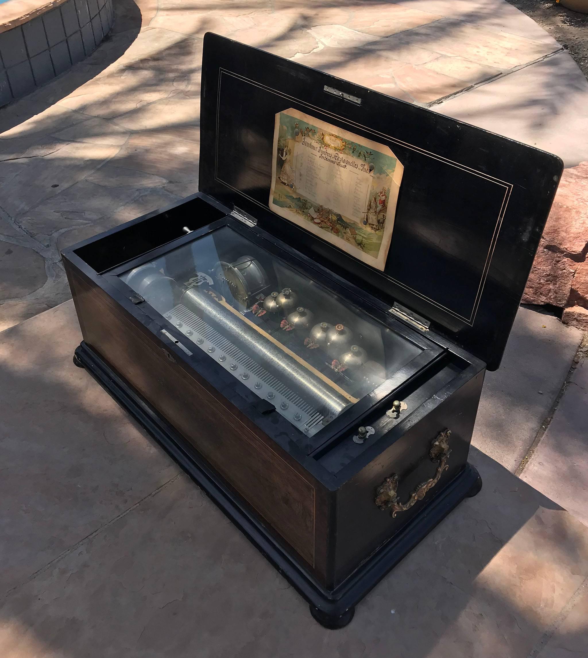 Mojon Manger Vintage Sechs Glocke, Zylinder, 12 Airs Rosenholz Schweizer Musikkasten im Zustand „Hervorragend“ im Angebot in Scottsdale, AZ
