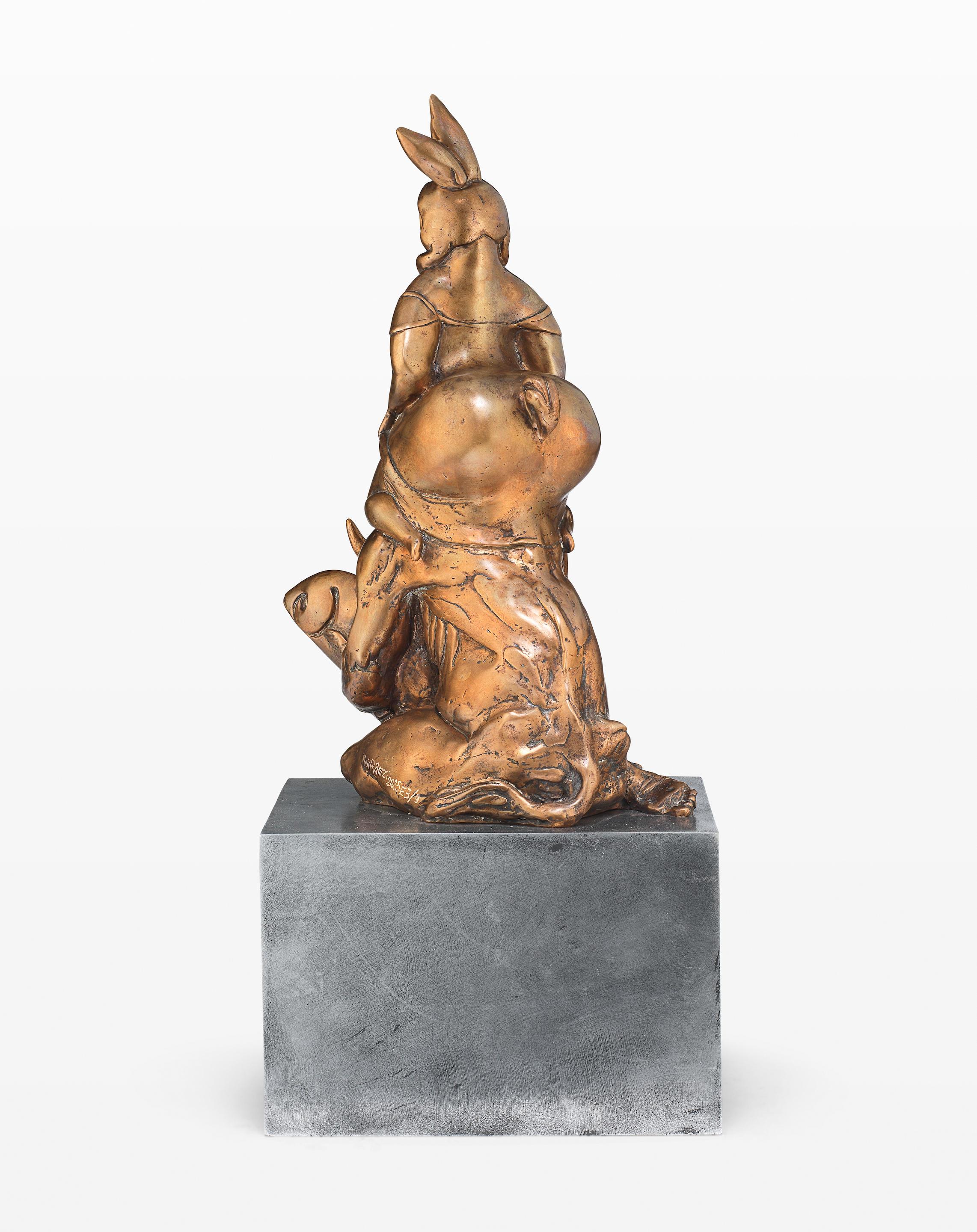 Minotaure - Sculpture, Bronze - Or Figurative Sculpture par Mojtaba Ramzi