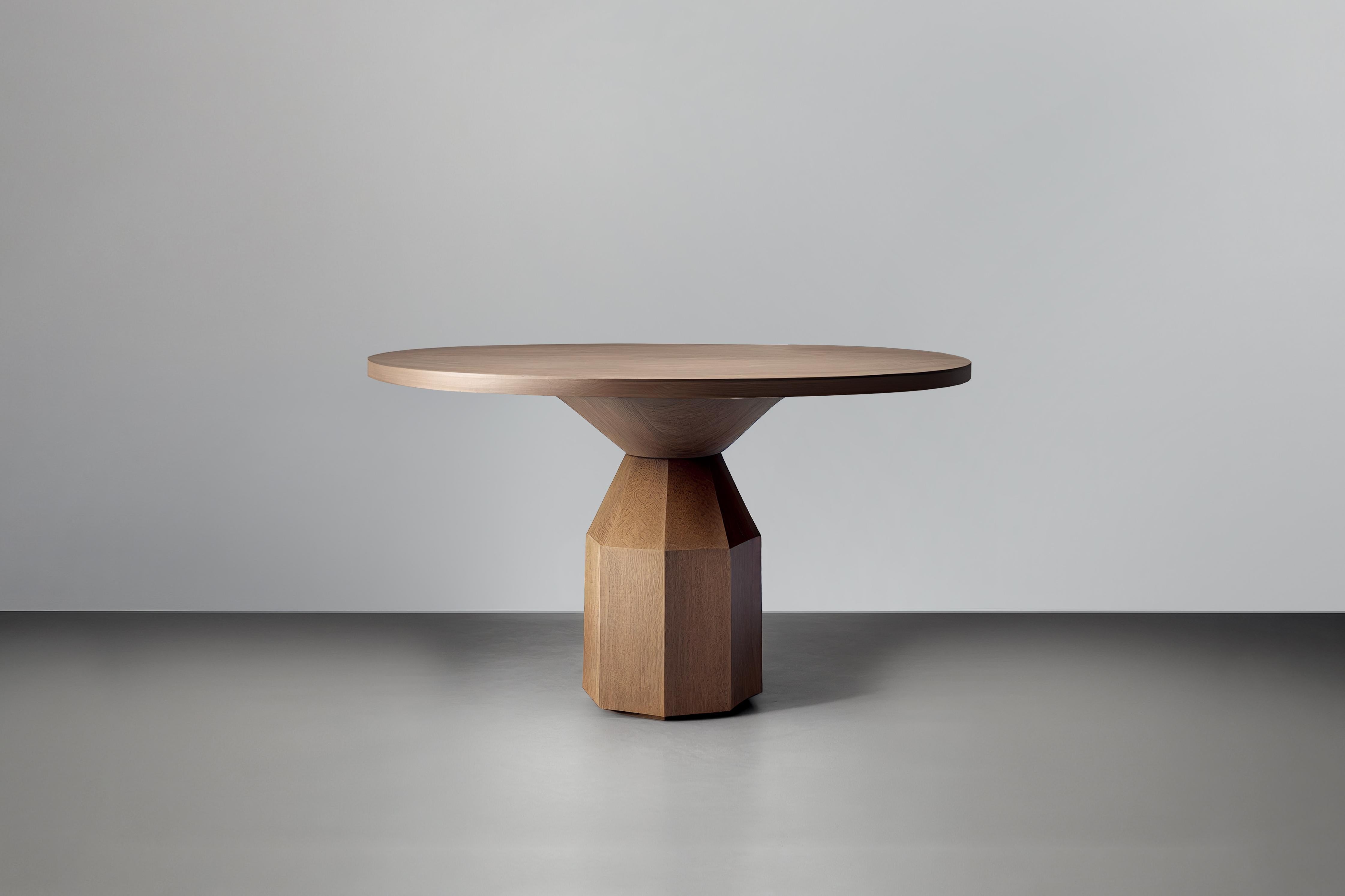 Moka Esstisch, Runder Tisch für vier Personen von NONO 

Der Moka Dining Table ist eine skulpturale Esstisch-Kollektion, die von der kultigen italienischen Mokkakanne inspiriert ist. Die aus Massivholz gefertigten, zeitgenössischen Formen sind ein