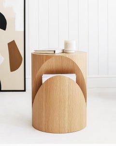 Table d'appoint Mola à l'aspect caractéristique, chêne naturel