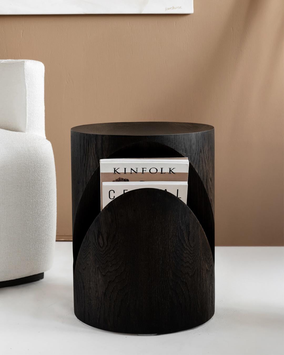 It is made of solid oak veneer and can be used both as a side table and a nightstand. The chamber in the body is designed as a newspaper/magazine holder, giving the product a different function. It is a product where you can feel the texture, warmth