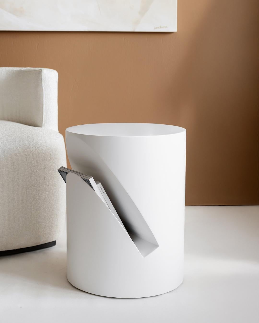 Turc Table d'appoint Mola d'aspect typique, blanche en vente