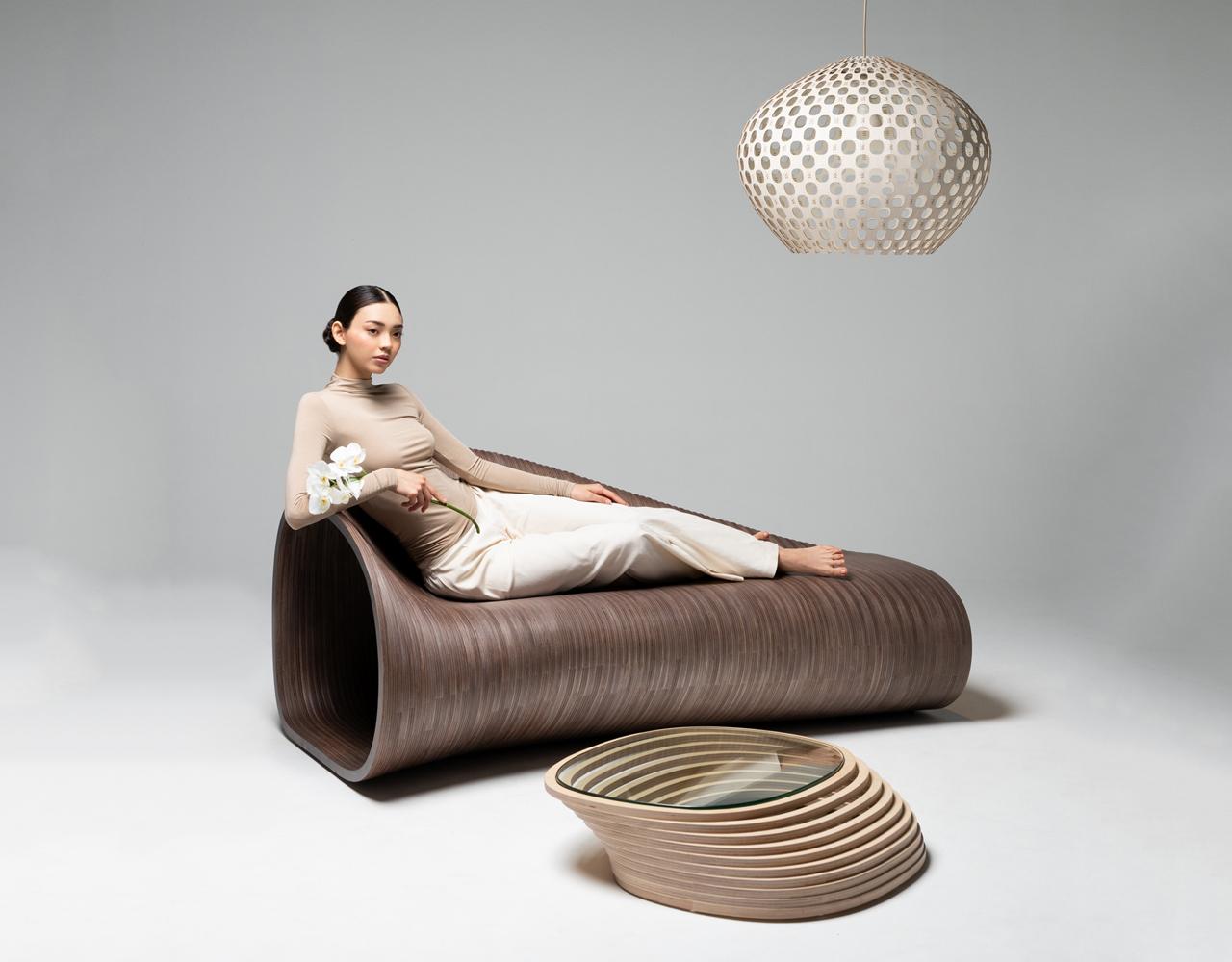 Doré Mola Small by Piegatto, une table basse contemporaine sculpturale en vente