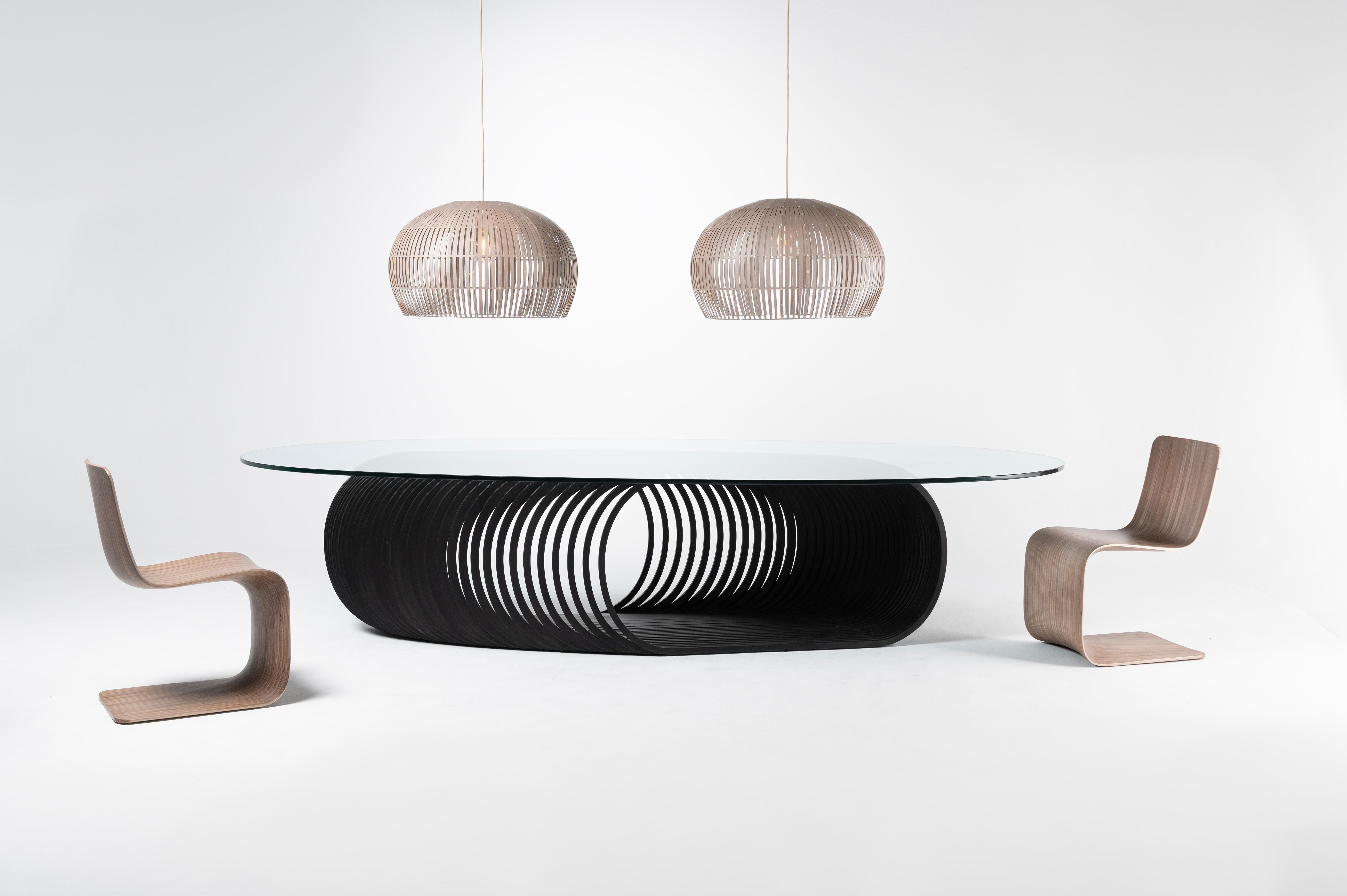 Guatémaltèque Mola Table Large by Piegatto, une table contemporaine sculpturale en vente