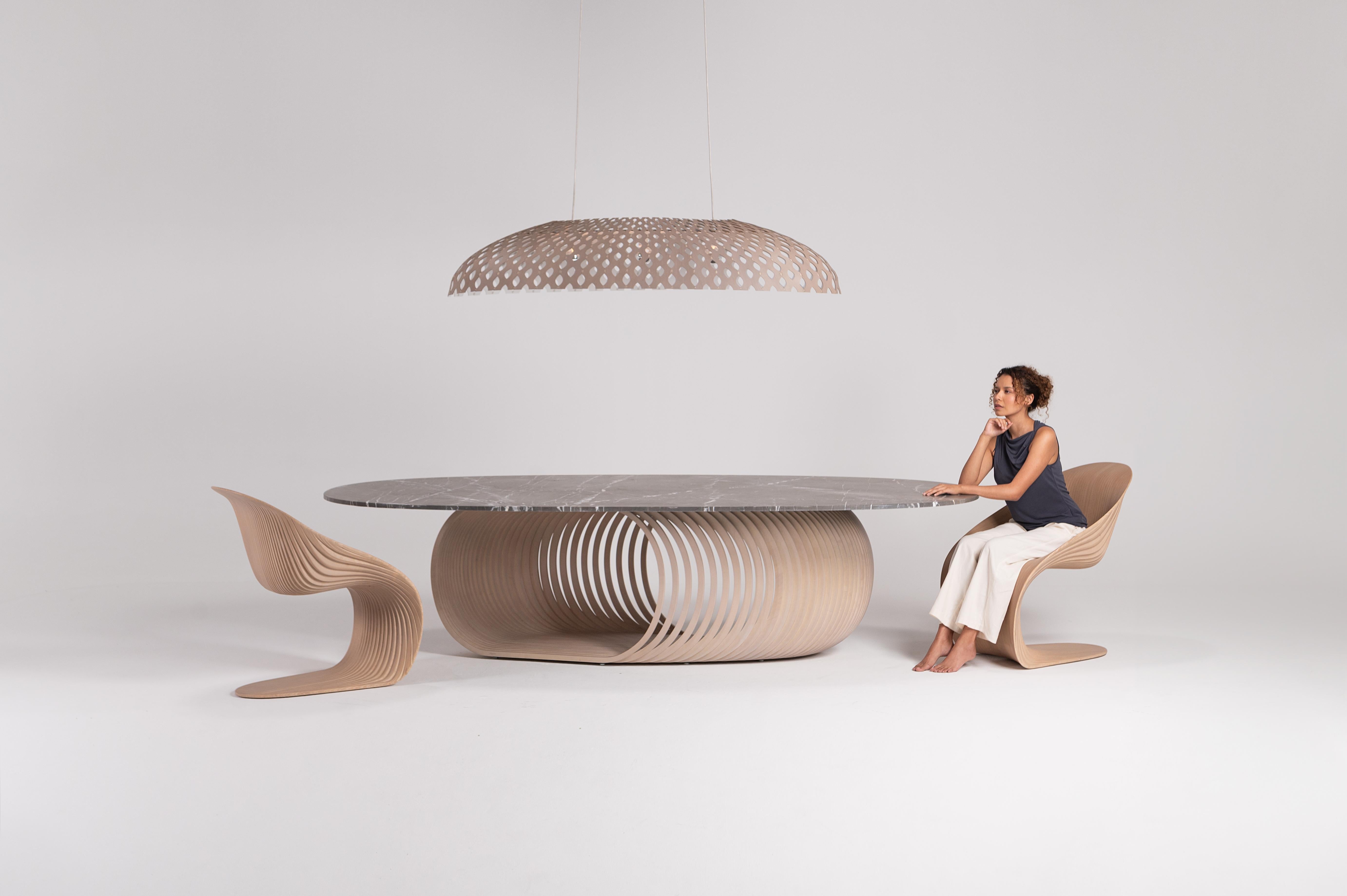 Guatémaltèque Mola Table Medium by Piegatto, une table contemporaine sculpturale en vente