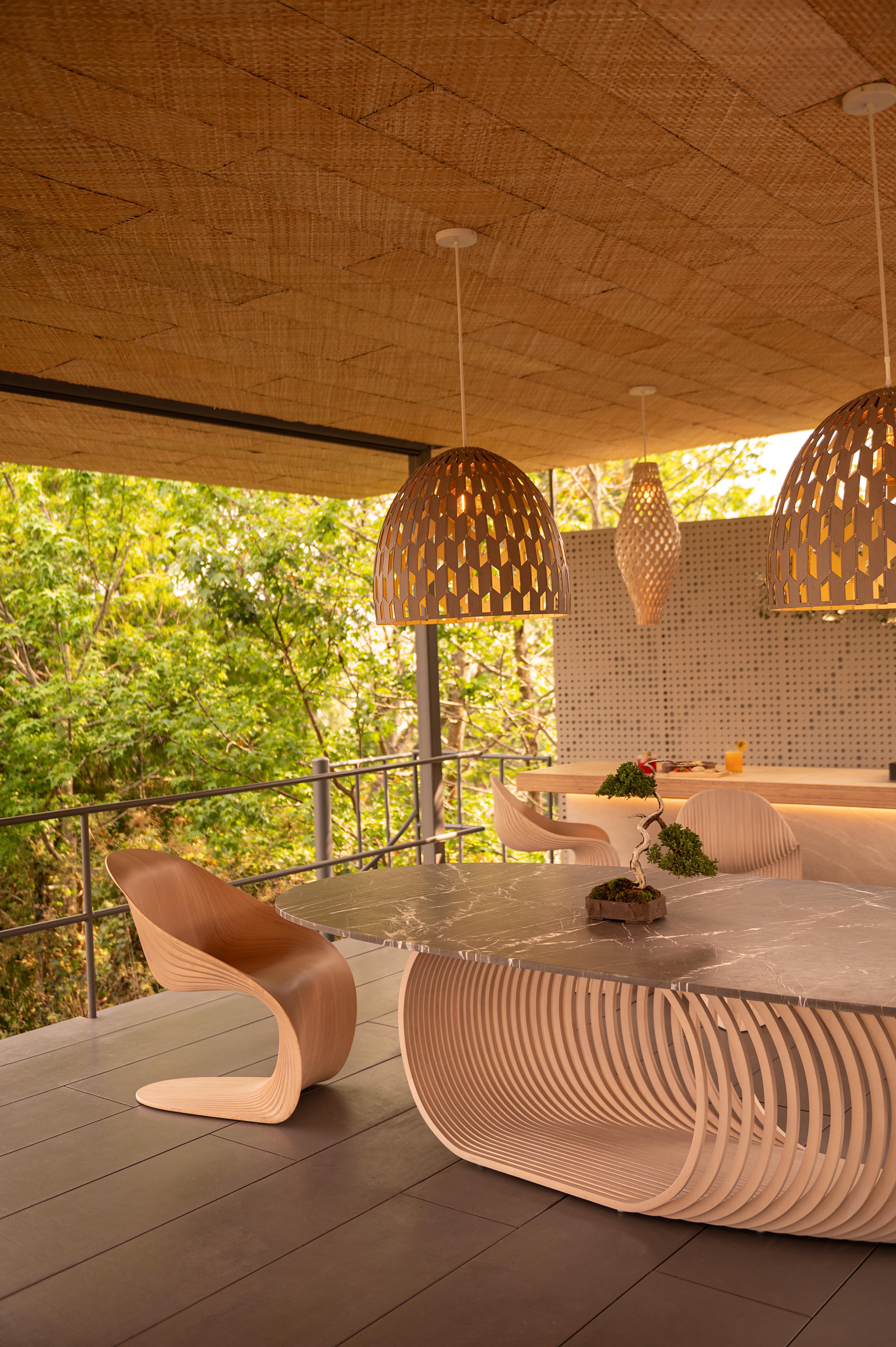 Mola Table Medium by Piegatto, une table contemporaine sculpturale Neuf - En vente à Guatemala, GU