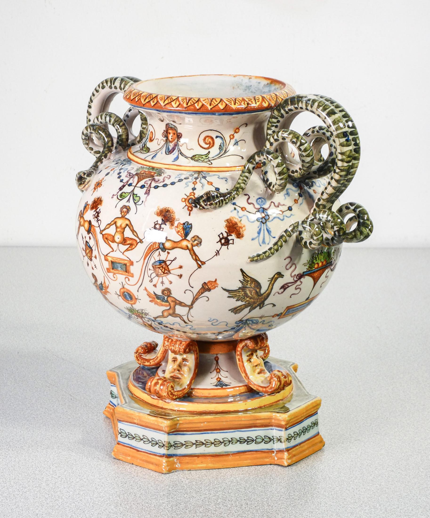Céramique MOLARONI vase en céramique peint à la main, riches grotesques et poignées en forme de serpent, années 1920