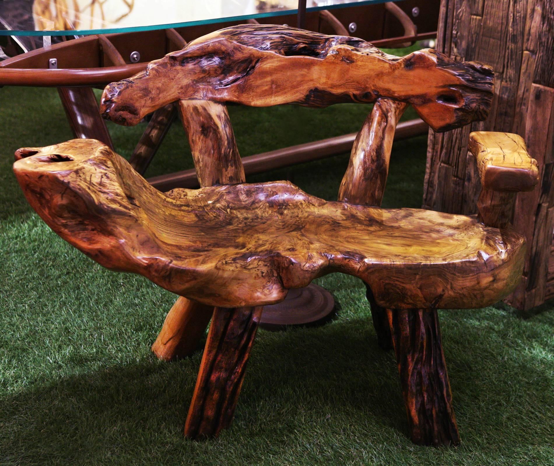 Bench Molave wood one handcrafted bench in 
varnished solid Molave.
Exceptional and unique piece.
