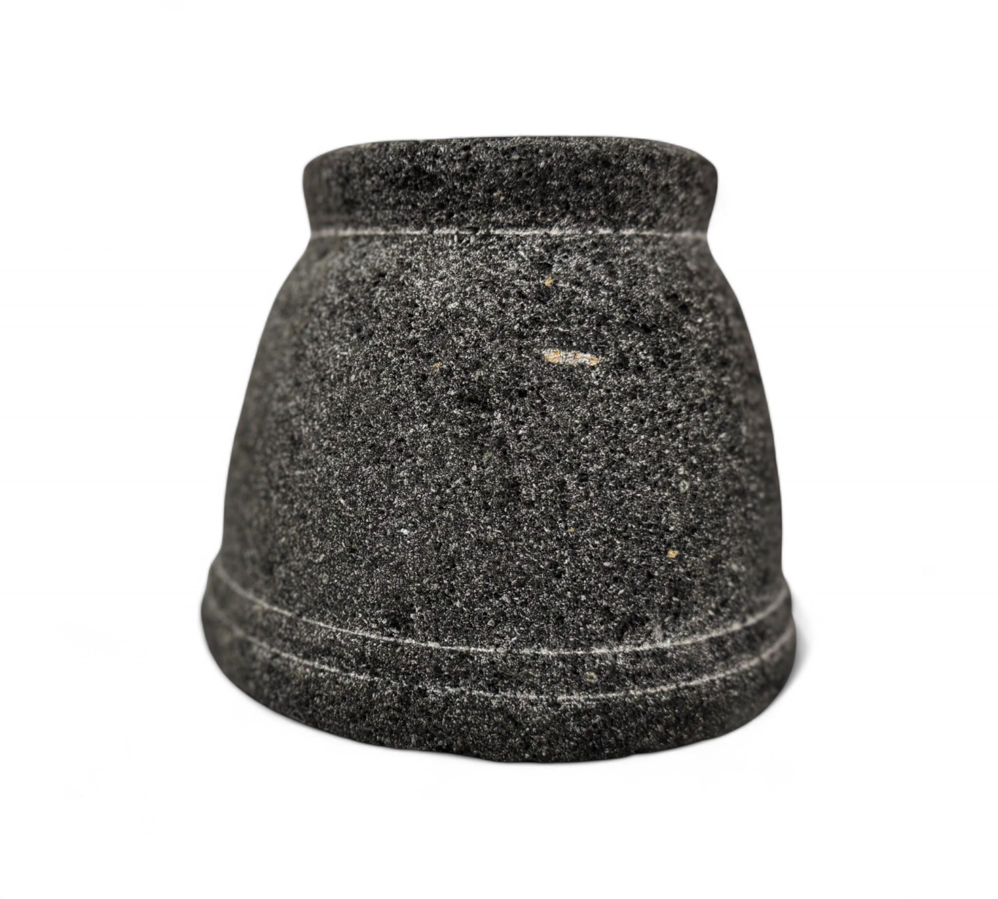 Molcajete aus vulkanischem Stein, Taller Maya, 2016 - Los 780 im Angebot 4