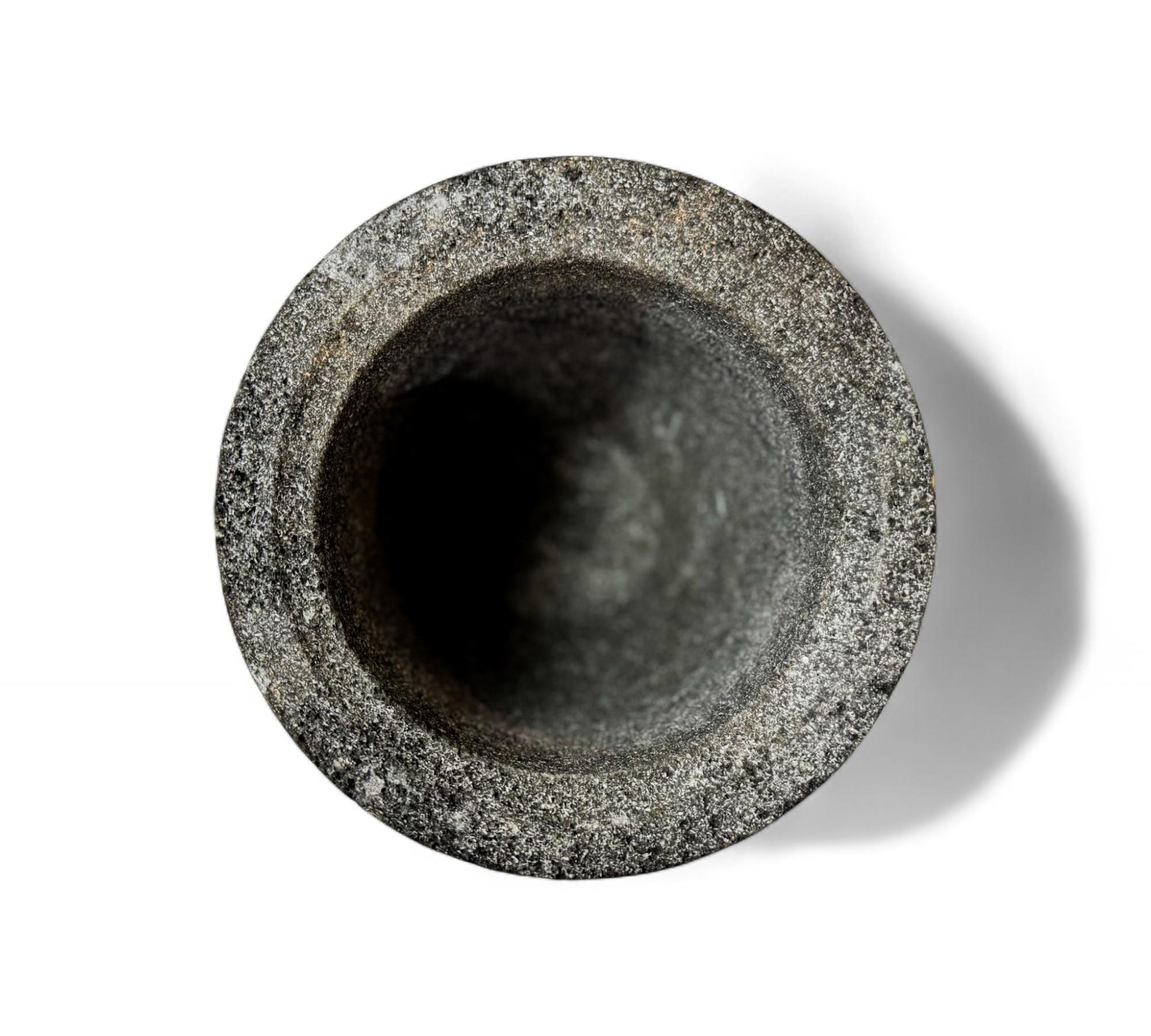 Molcajete aus vulkanischem Stein, Taller Maya, 2016 - Los 780 im Angebot 6