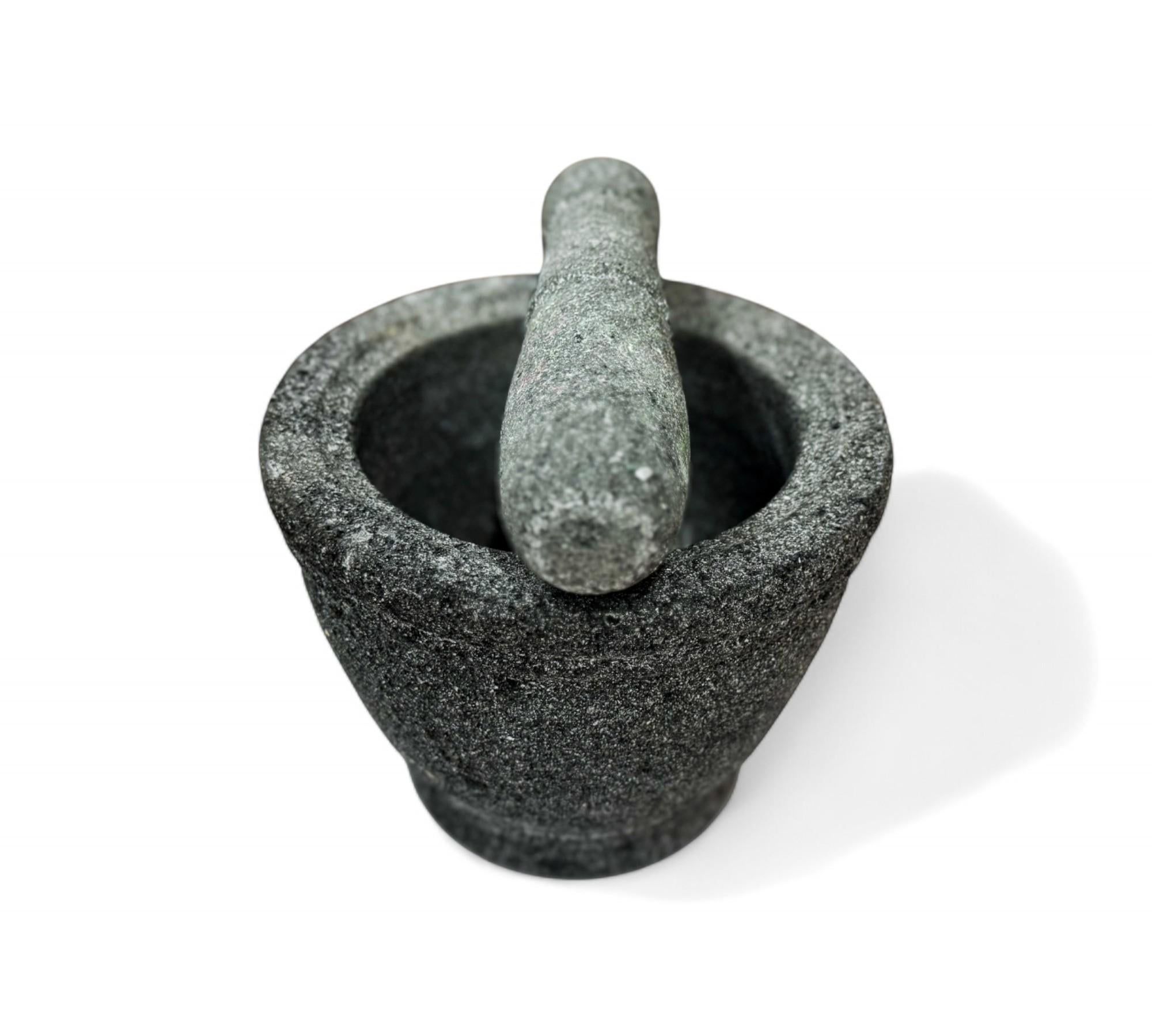 Molcajete aus vulkanischem Stein, Taller Maya, 2016 - Los 780 im Angebot 8