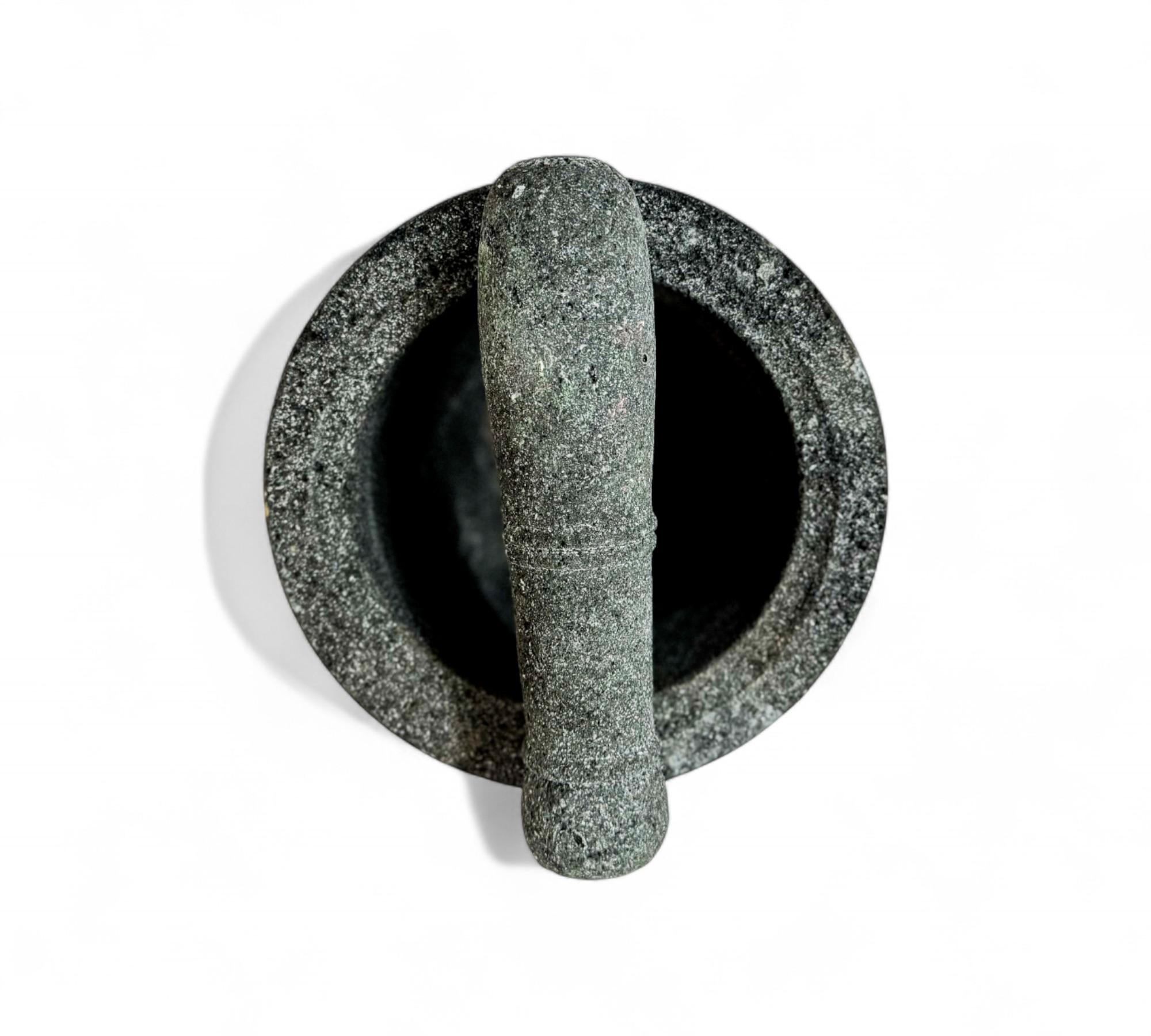 Molcajete aus vulkanischem Stein, Taller Maya, 2016 - Los 780 im Angebot 9