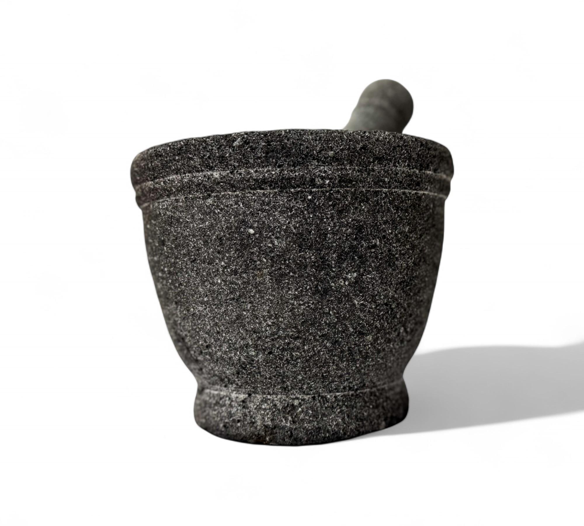 Molcajete aus vulkanischem Stein, Taller Maya, 2016 - Los 780 (Indigene Kunst (Nord-/Südamerika)) im Angebot