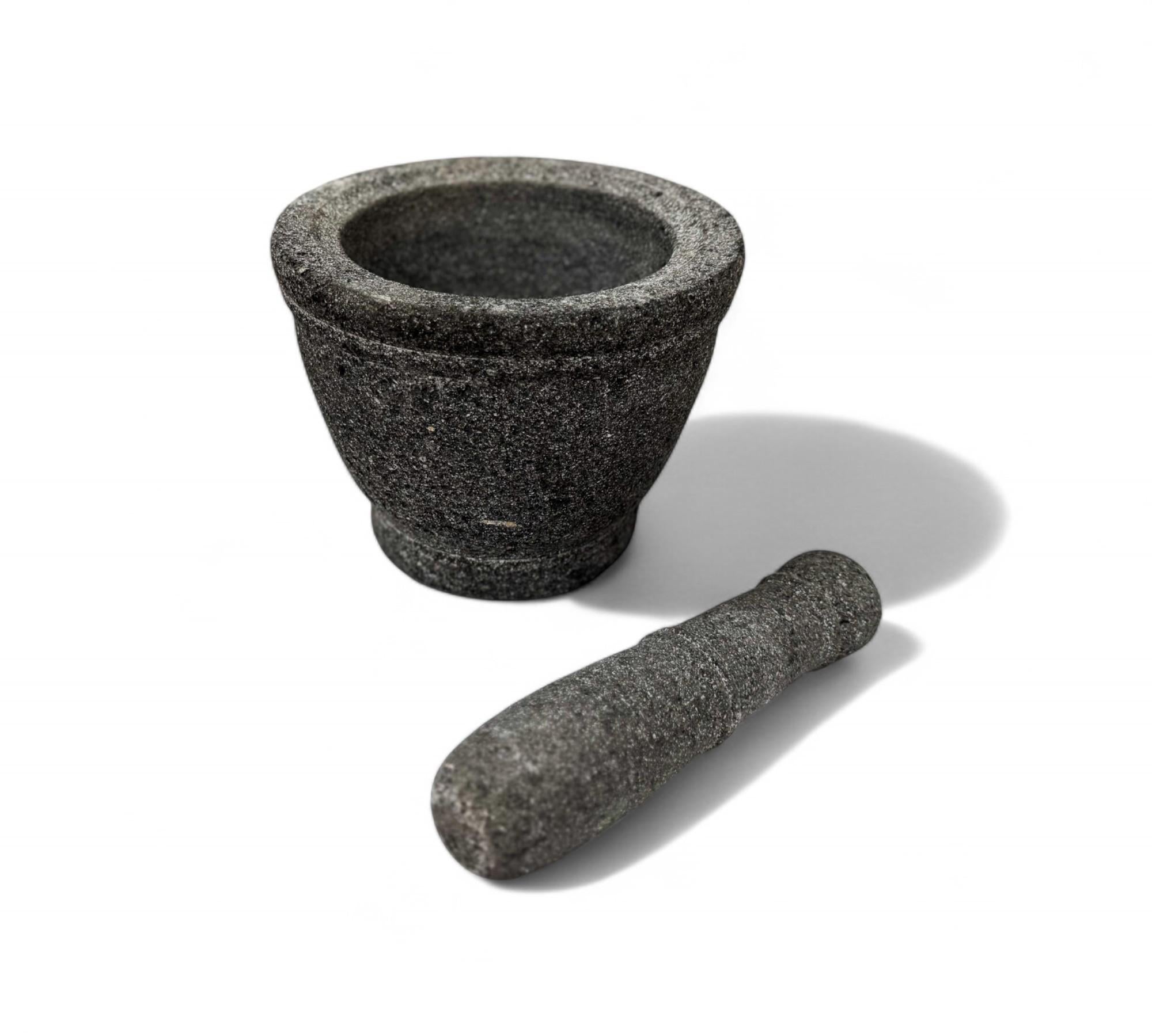 Molcajete aus vulkanischem Stein, Taller Maya, 2016 - Los 780 (21. Jahrhundert und zeitgenössisch) im Angebot