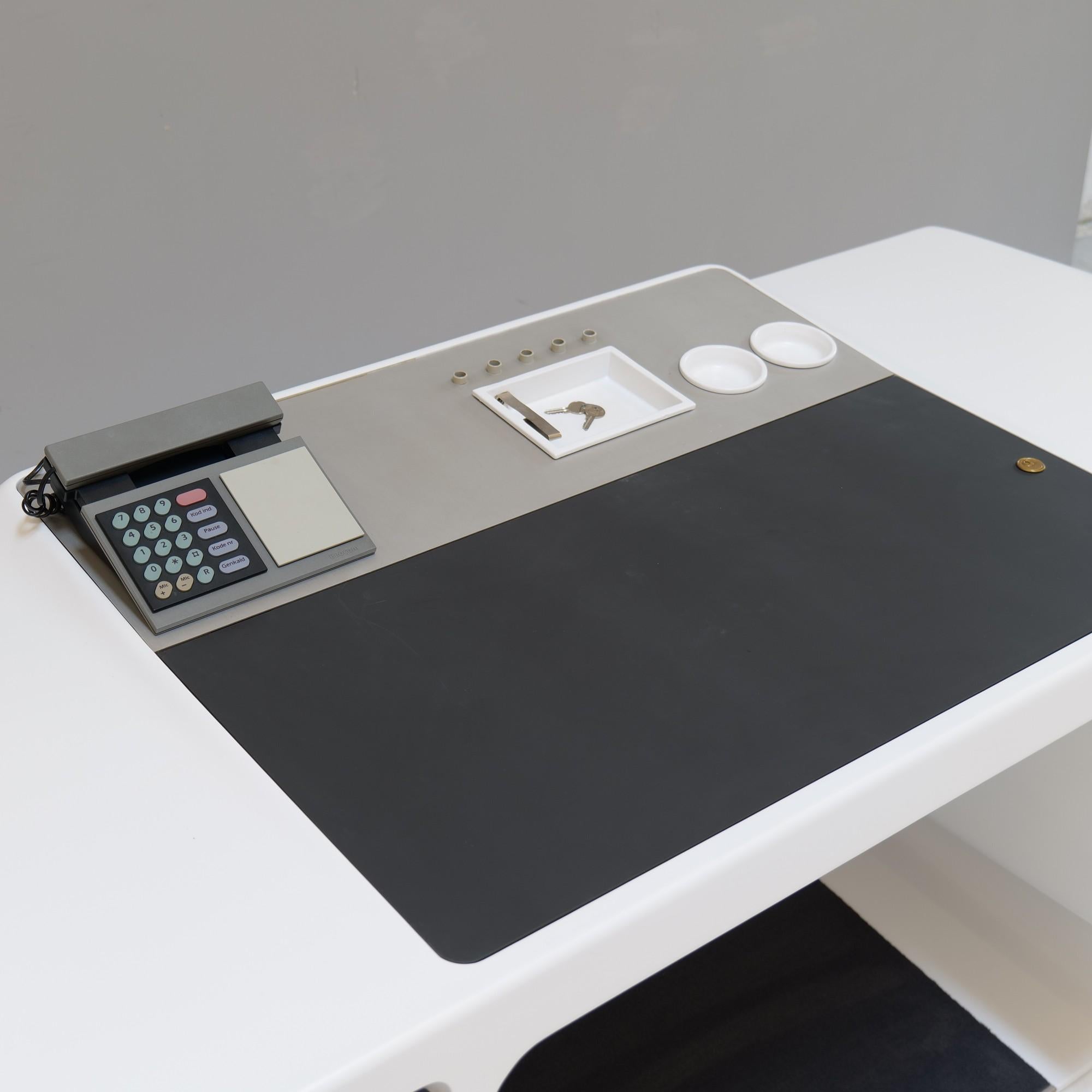molded directors desk -Igl Jet Top by Ernest Igl for Wilhelm Werndl - 1970s (Deutsch) im Angebot
