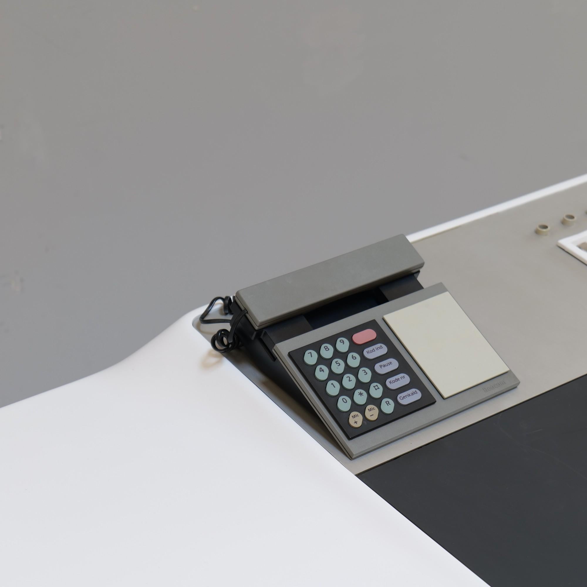 molded directors desk -Igl Jet Top by Ernest Igl for Wilhelm Werndl - 1970s im Zustand „Hervorragend“ im Angebot in Saarbrücken, DE
