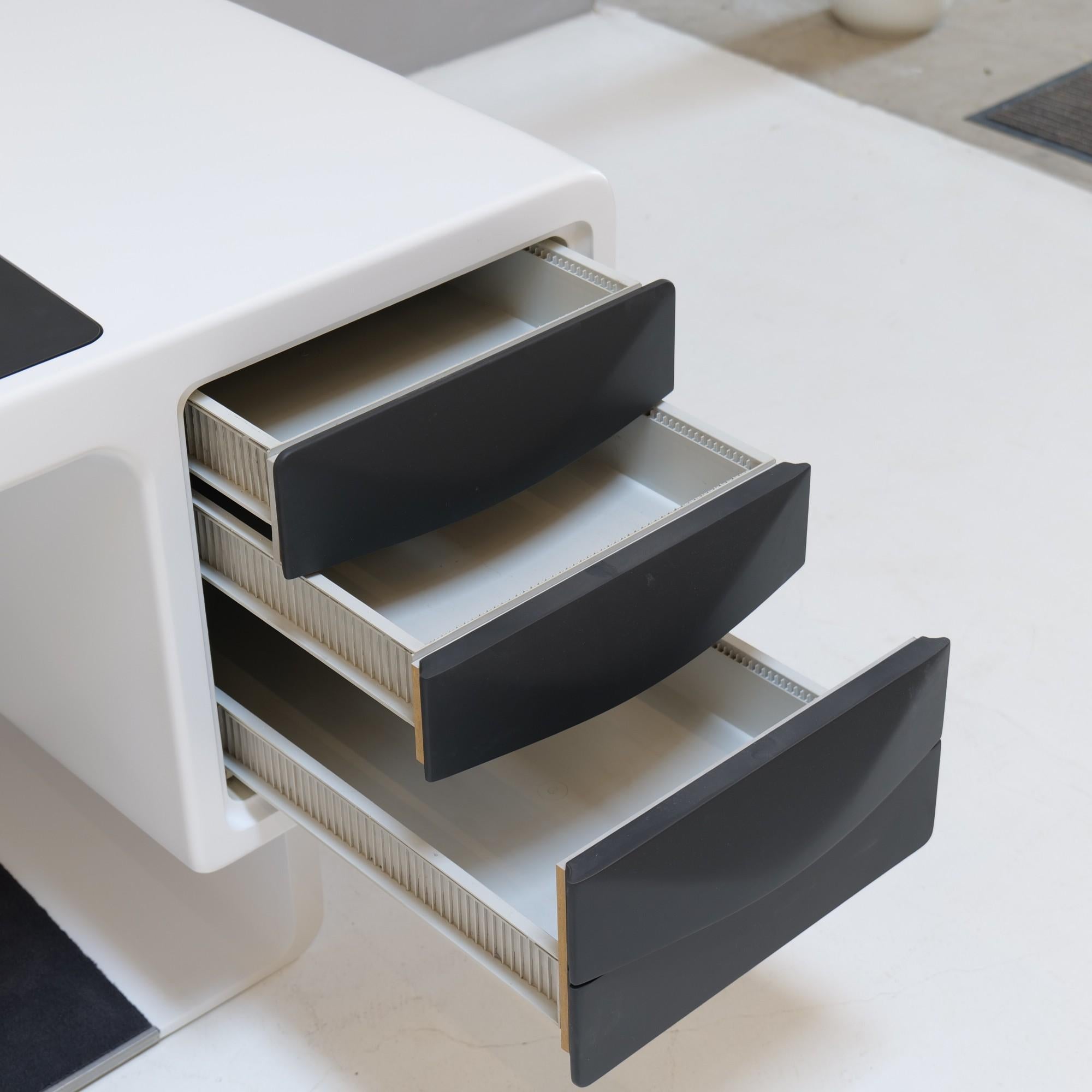 molded directors desk -Igl Jet Top by Ernest Igl for Wilhelm Werndl - 1970s (Metall) im Angebot