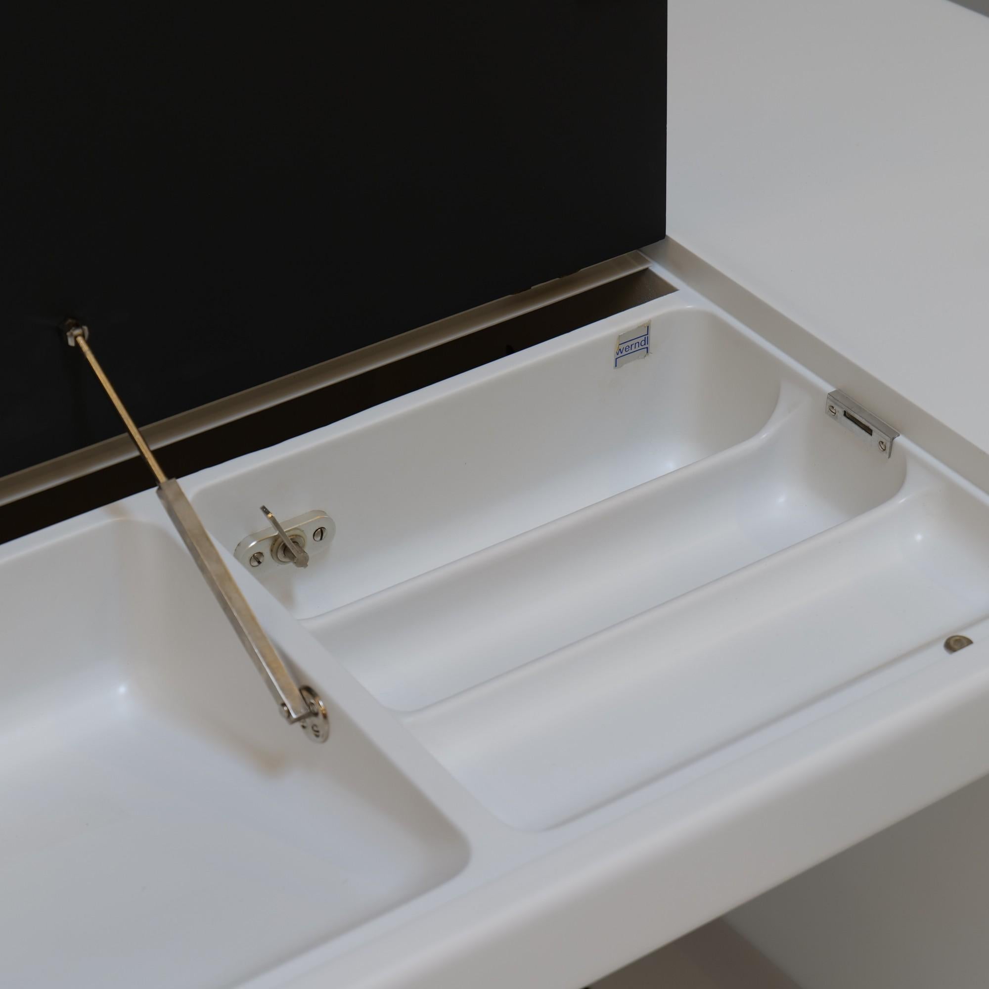 molded directors desk -Igl Jet Top by Ernest Igl for Wilhelm Werndl - 1970s im Angebot 1