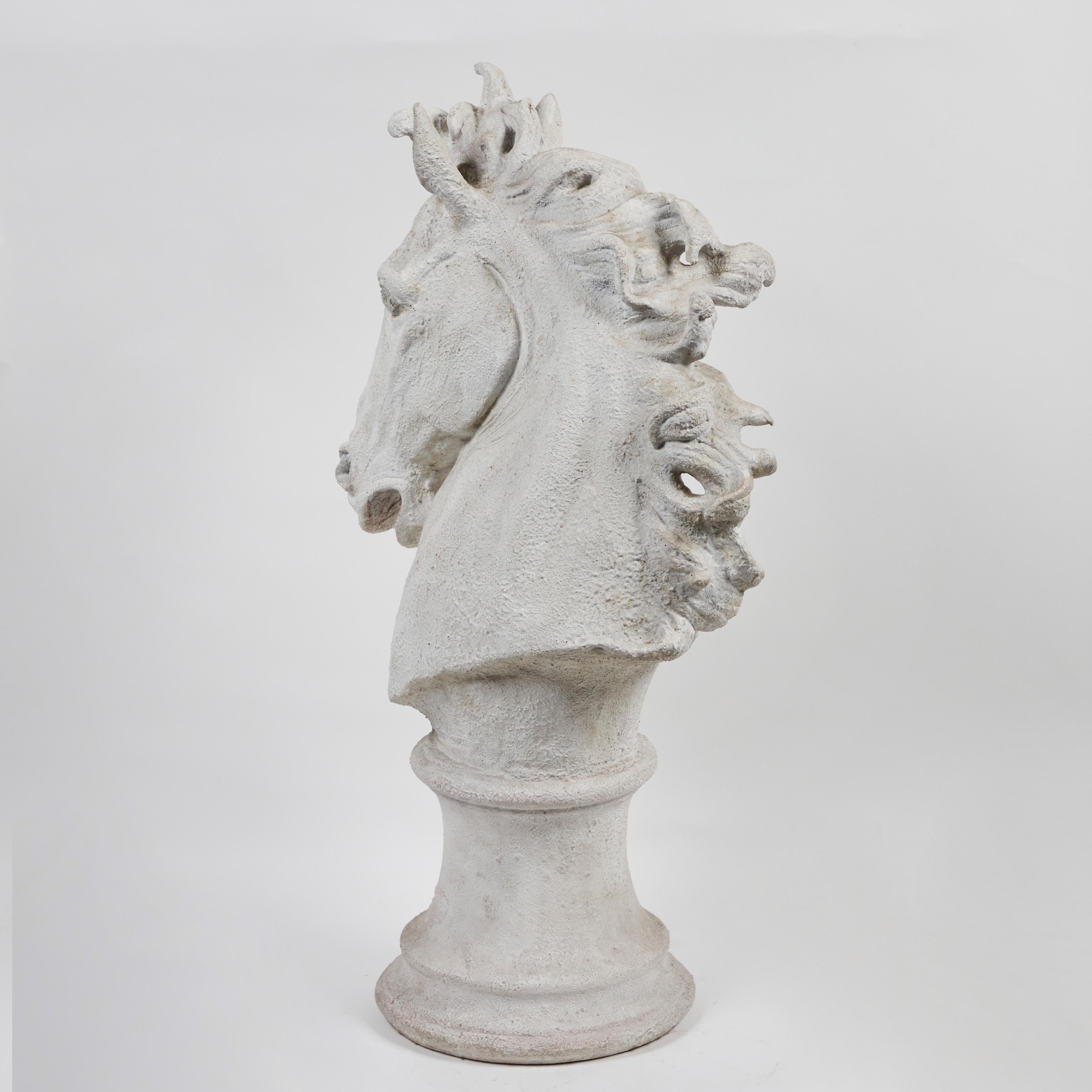 Escultura moldeada en gesso de una cabeza de caballo Moldeado en venta