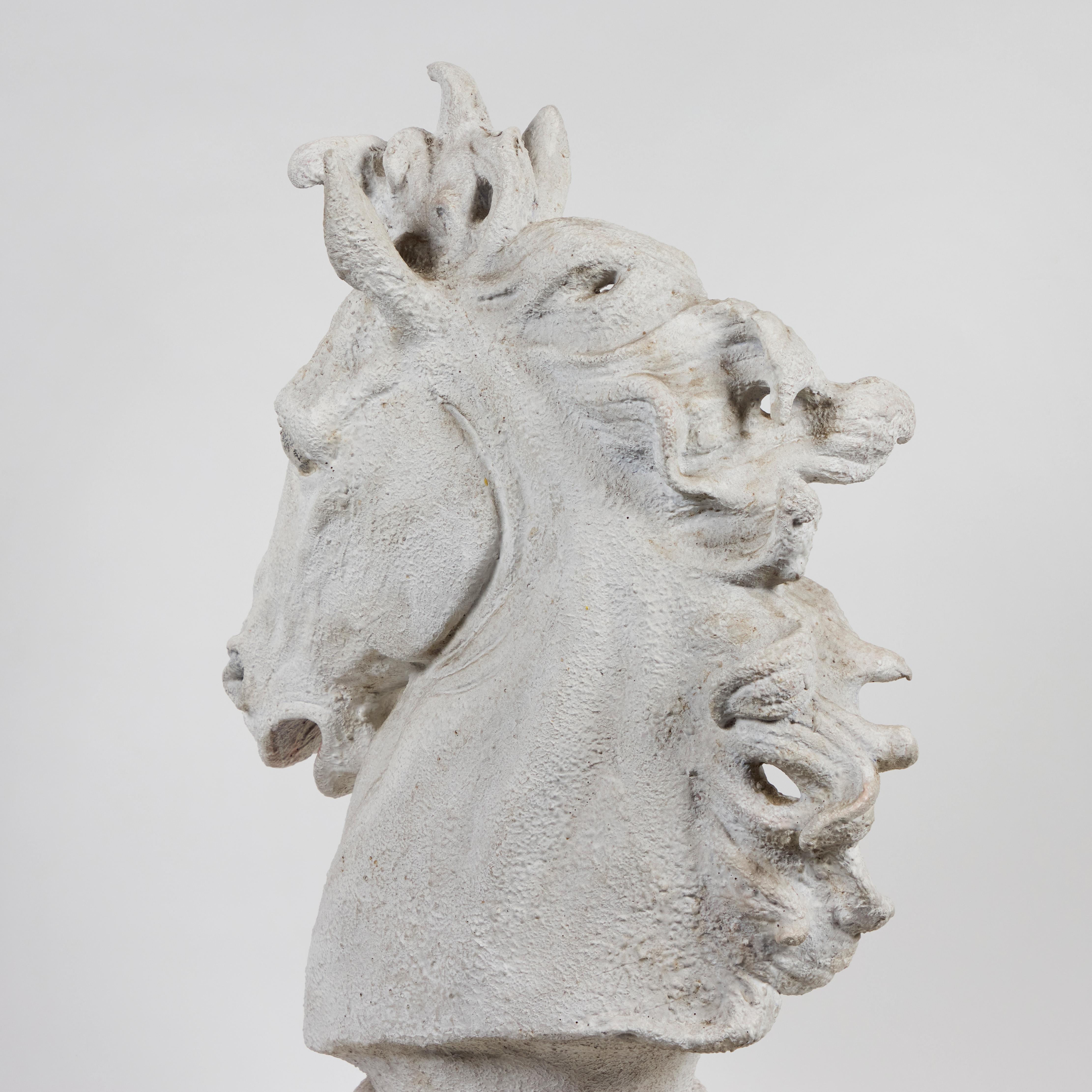 Escultura moldeada en gesso de una cabeza de caballo en Bueno estado para la venta en Los Angeles, CA