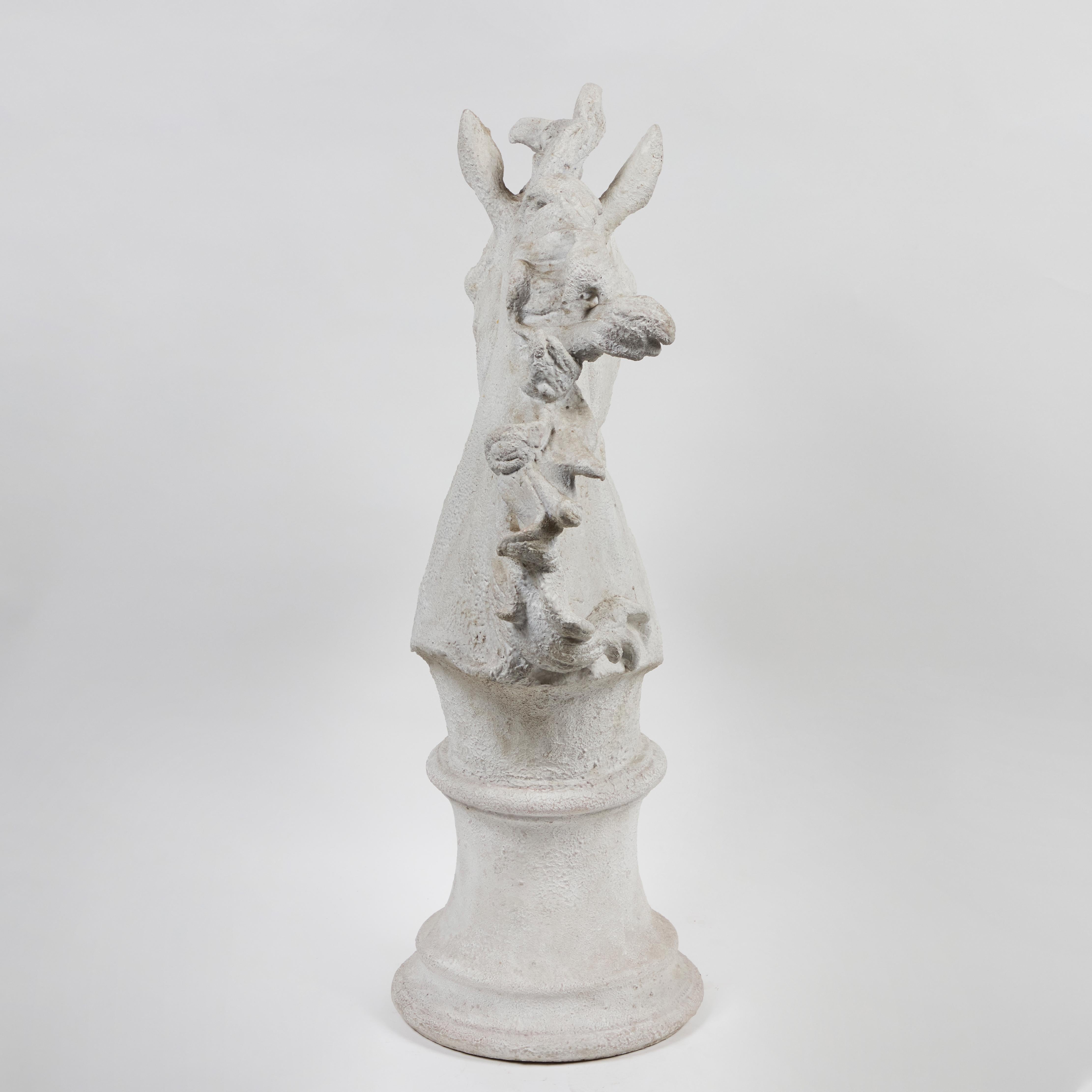 Escultura moldeada en gesso de una cabeza de caballo finales del siglo XX en venta