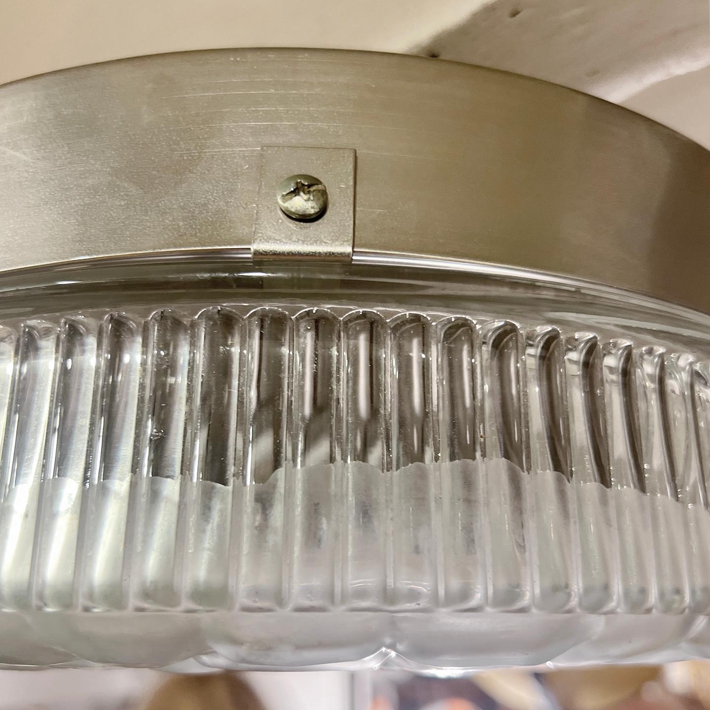 CIRCA 1940er Jahre Französisch geformt Glas flushmount Leuchte.

Abmessungen:
Durchmesser 12,25