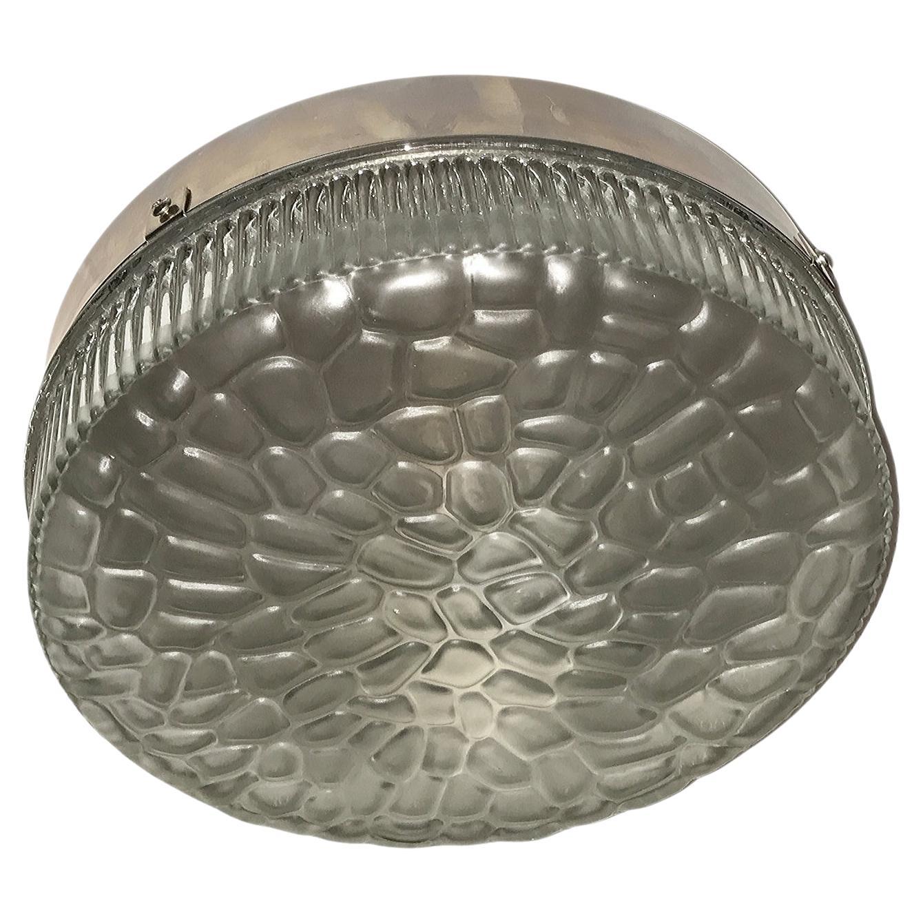 Apparecchio a incasso con luce in vetro stampato
