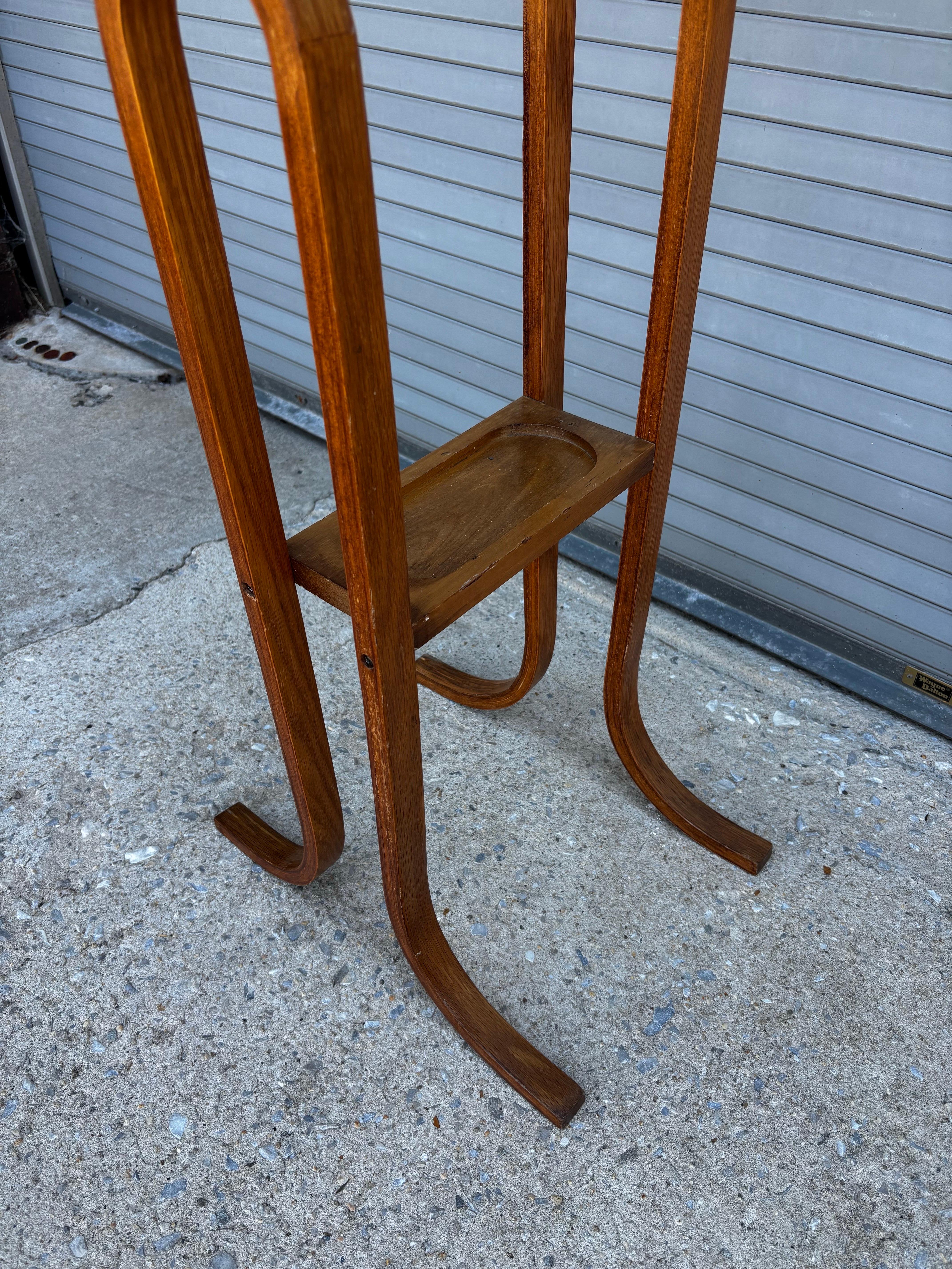 Formsperrholz Silhouette Valet im Zustand „Gut“ im Angebot in Philadelphia, PA