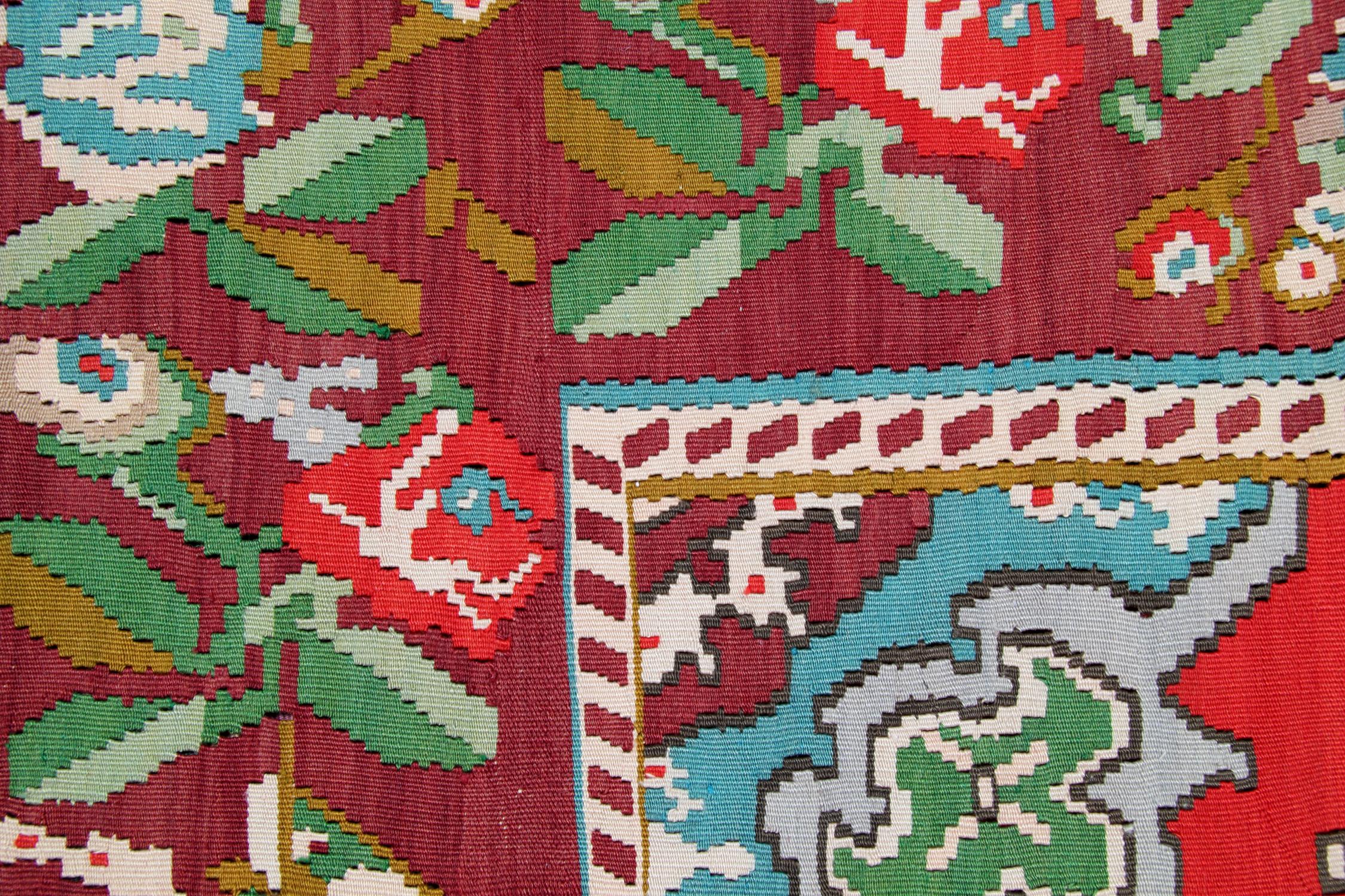 Milieu du XXe siècle Moldovian Red Floral Kilim Rug Handmade Wool Flatweave Carpet 287x207cm en vente