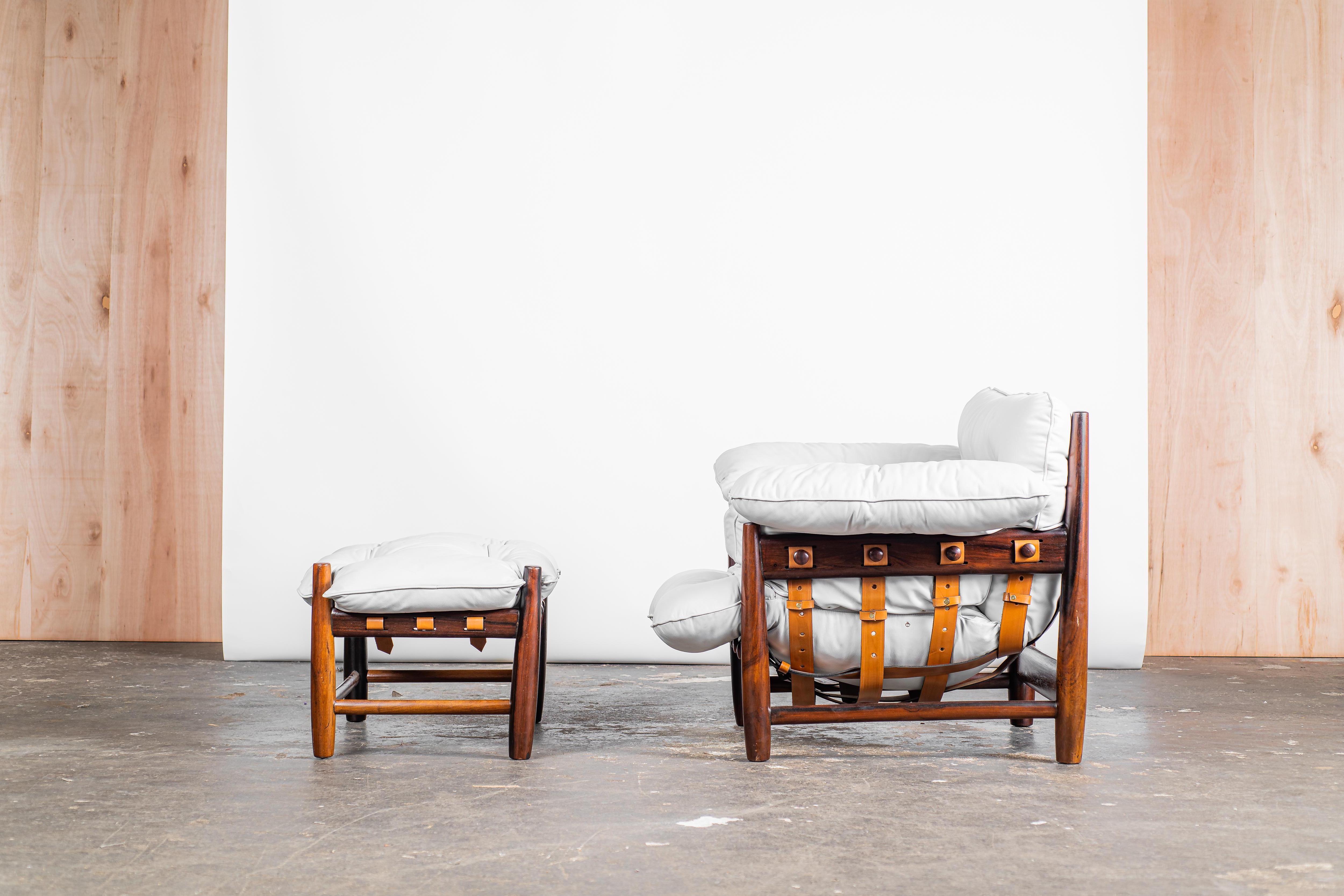 Dieses exquisite Meisterwerk des Mid-Century Modern, der Sessel 