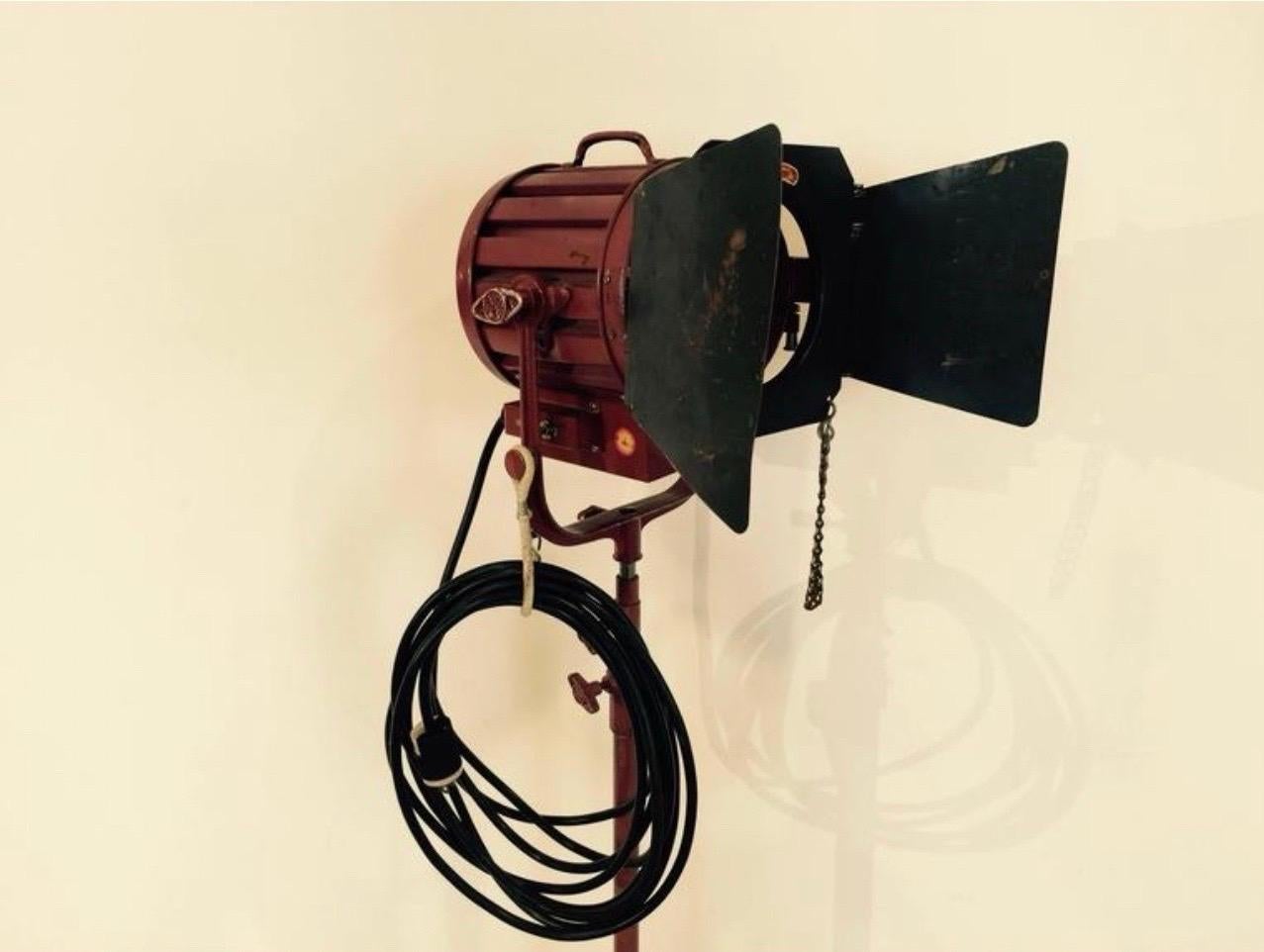 Mole Richardson Vintage Hollywood Studio Light con soporte Estadounidense en venta