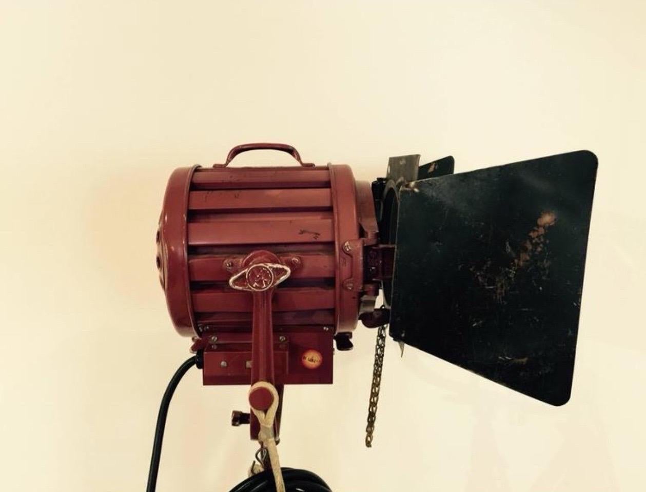 Mole Richardson Vintage Hollywood Studio Light con soporte finales del siglo XX en venta