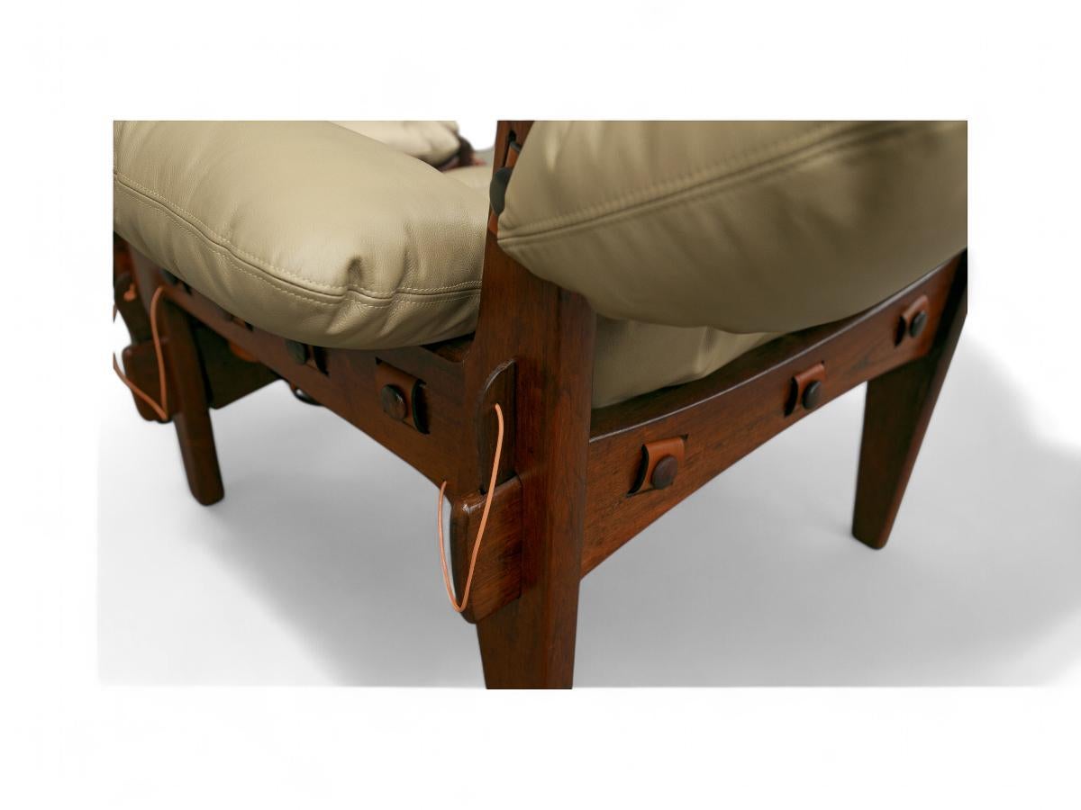 Brazilian “Moleca” Lounge Chair with Stool in Hardwood & Leather, Sergio Rodrigues, Brazil For Sale