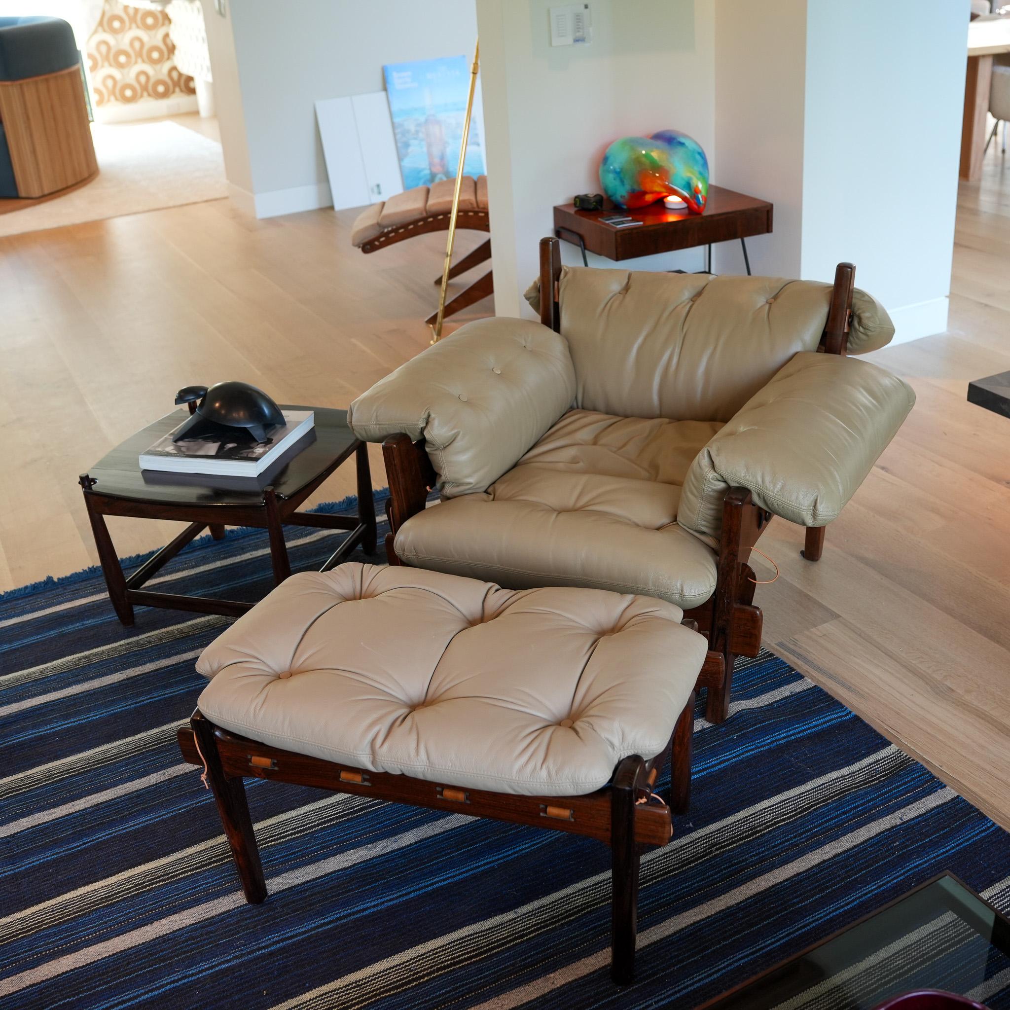 Hand-Crafted “Moleca” Lounge Chair with Stool in Hardwood & Leather, Sergio Rodrigues, Brazil For Sale