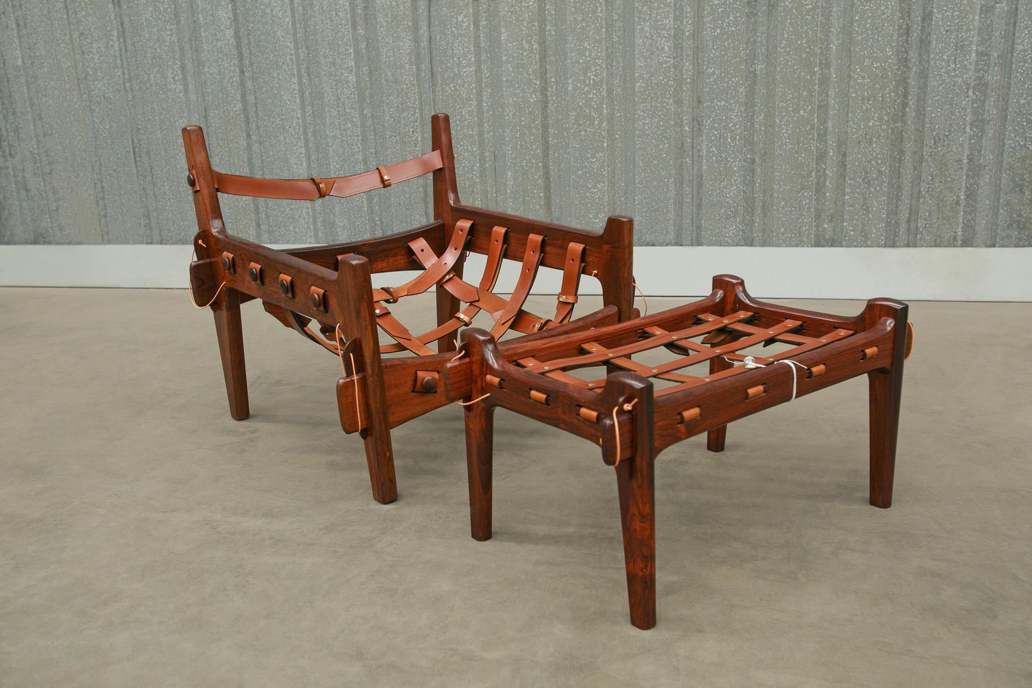 Chaise longue Moleca avec tabouret en bois de feuillus et cuir, Sergio Rodrigues, Brésil en vente 1