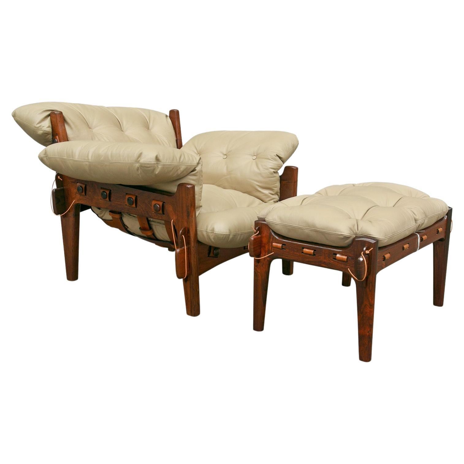 Chaise longue Moleca avec tabouret en bois de feuillus et cuir, Sergio Rodrigues, Brésil en vente