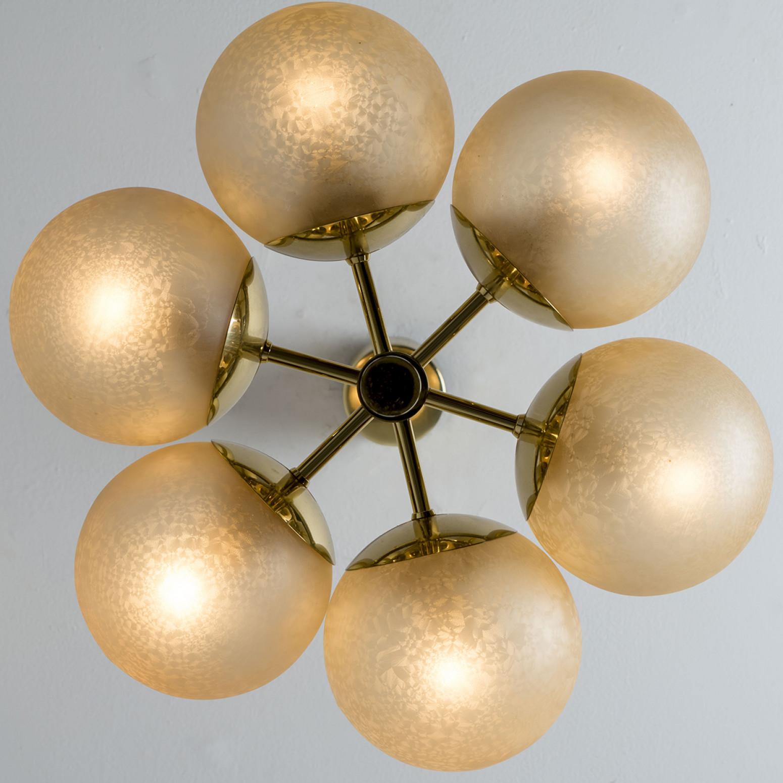 Lustre Molecular Kaiser avec verre ambré soufflé à la main en vente 1
