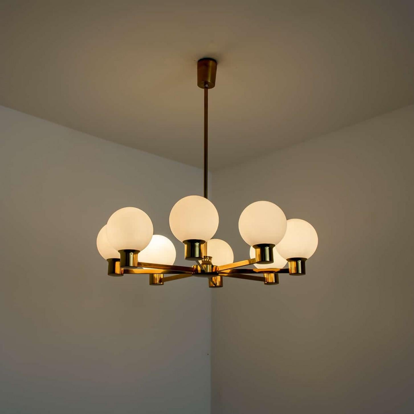 Lustre Molecular Kaiser avec verre opalin soufflé à la main en vente 3